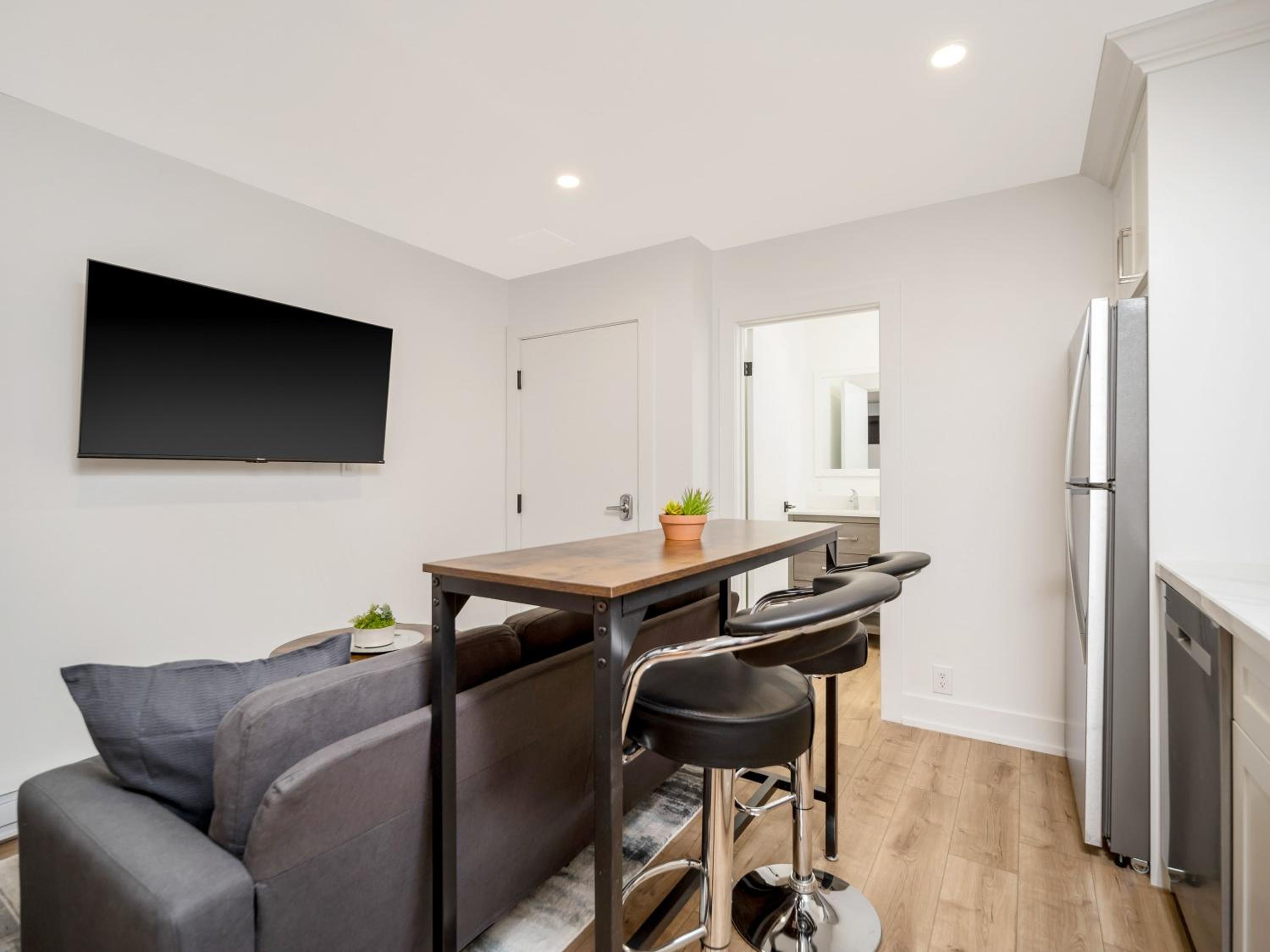 Cozy Studio Apt - Corktown Hamilton - Near DT