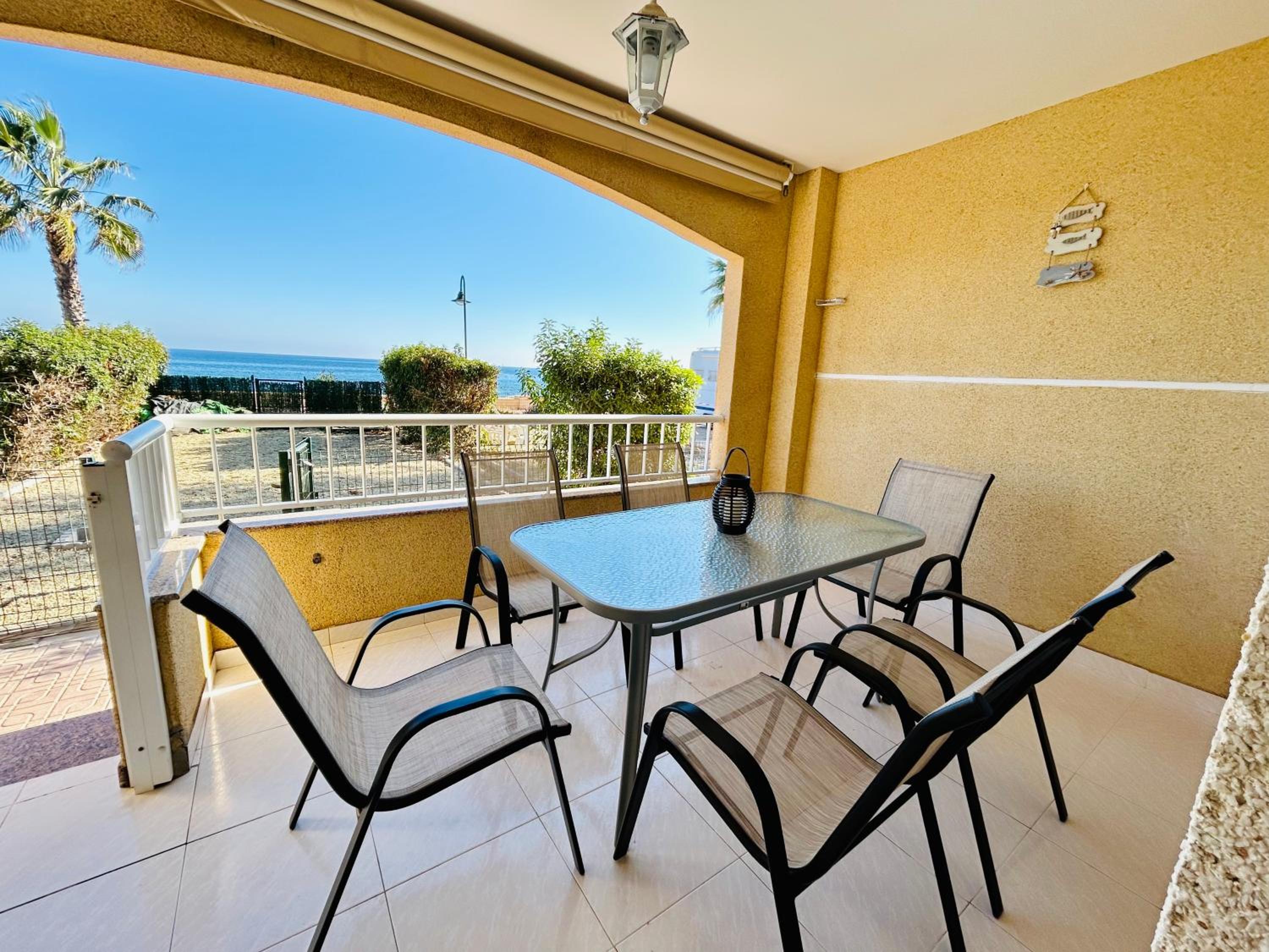 Apartamento en primera línea en Pozo del Esparto