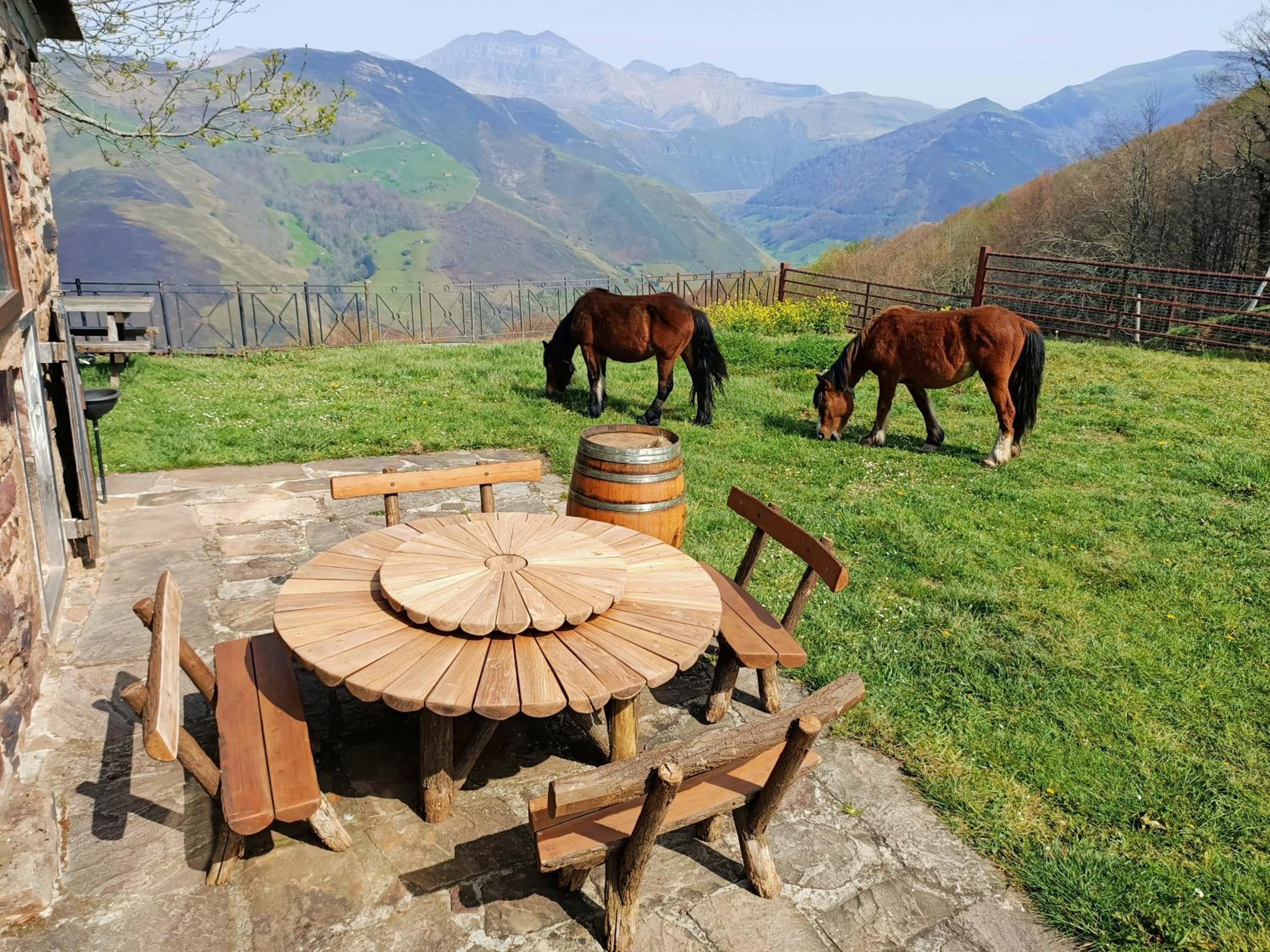 La cabaña mirador de los Valles Pasiegos