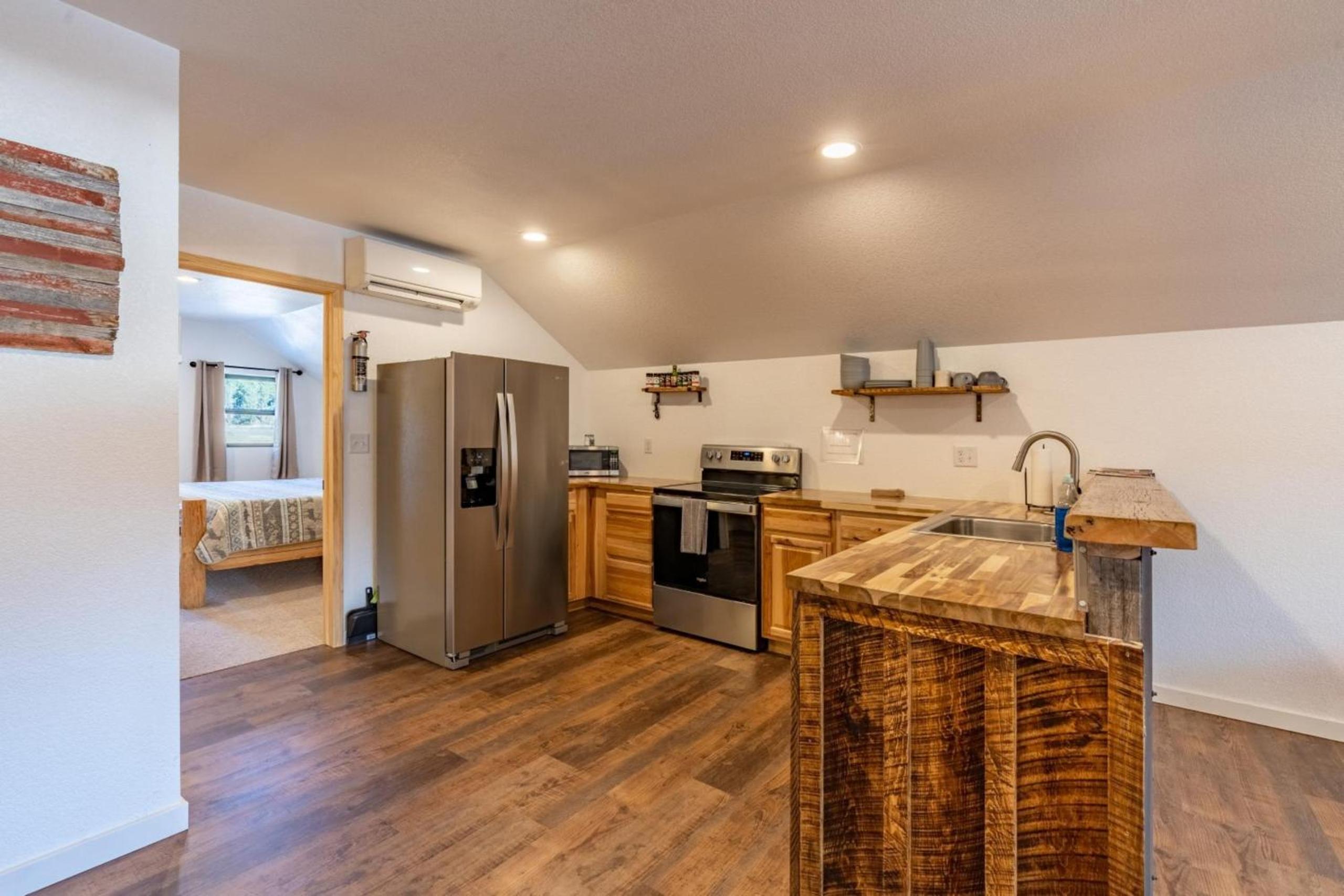 Gold VC Custer`s Loft view 3
