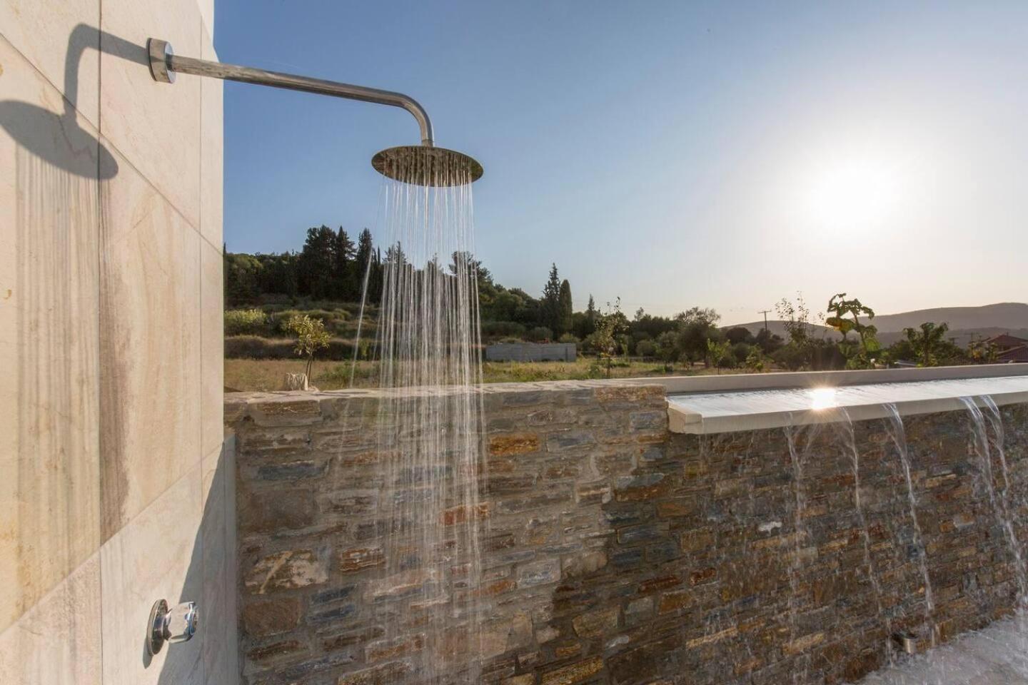 Luxury holiday home 4 bedroom villa in Paleokastro