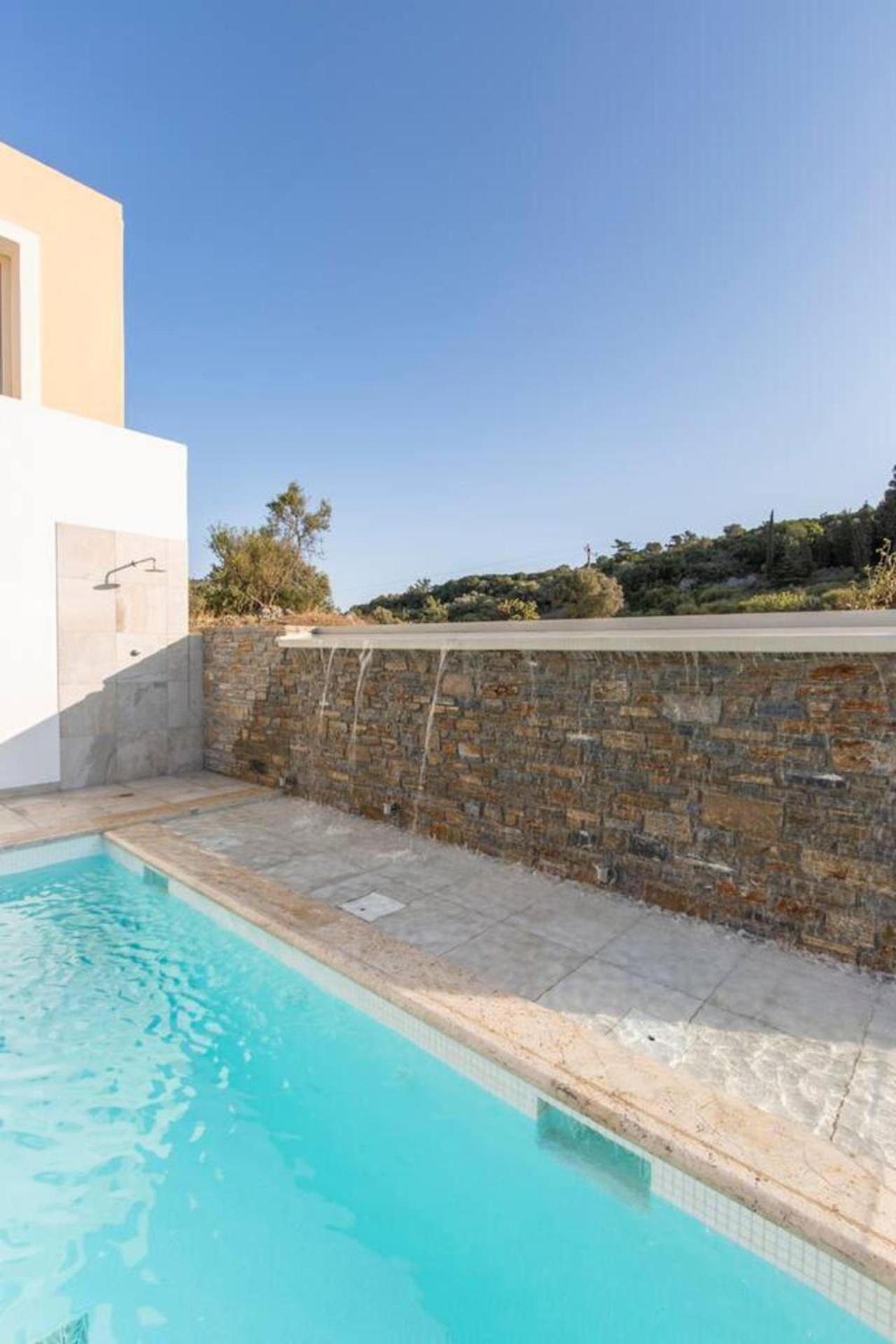 Luxury holiday home 4 bedroom villa in Paleokastro