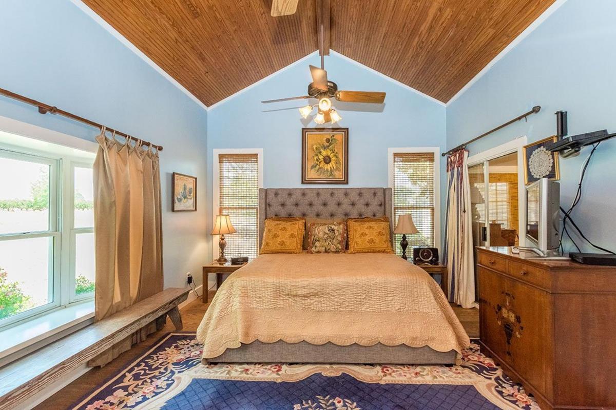 Fischer Farmhouse (Pet friendly)