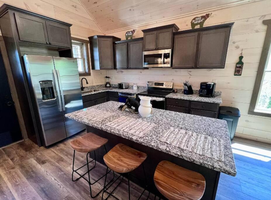 Newly Built 2bed 3bath Cabin w Stunning Mountain Views view 2