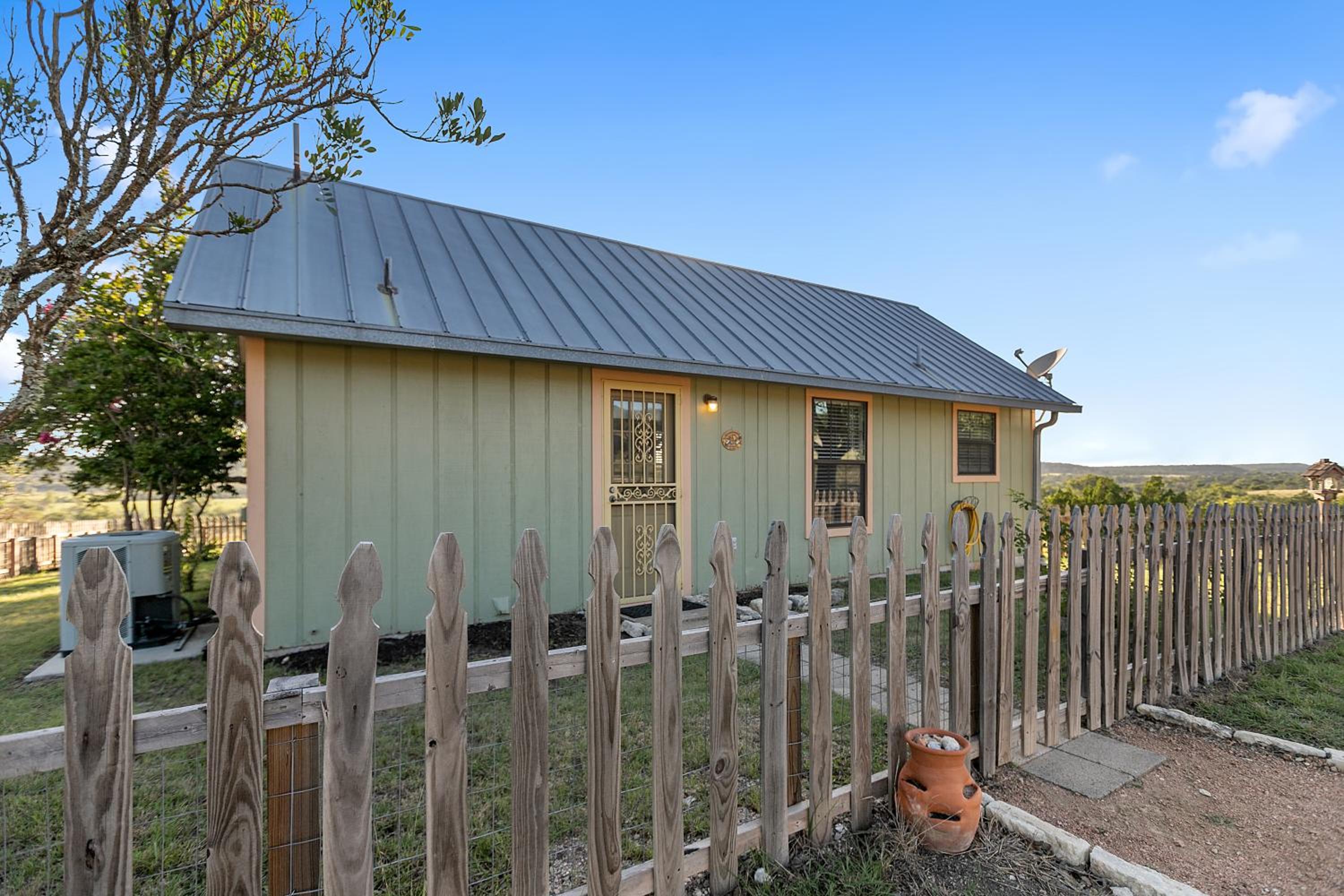 Cottage at Twin Oaks view 4