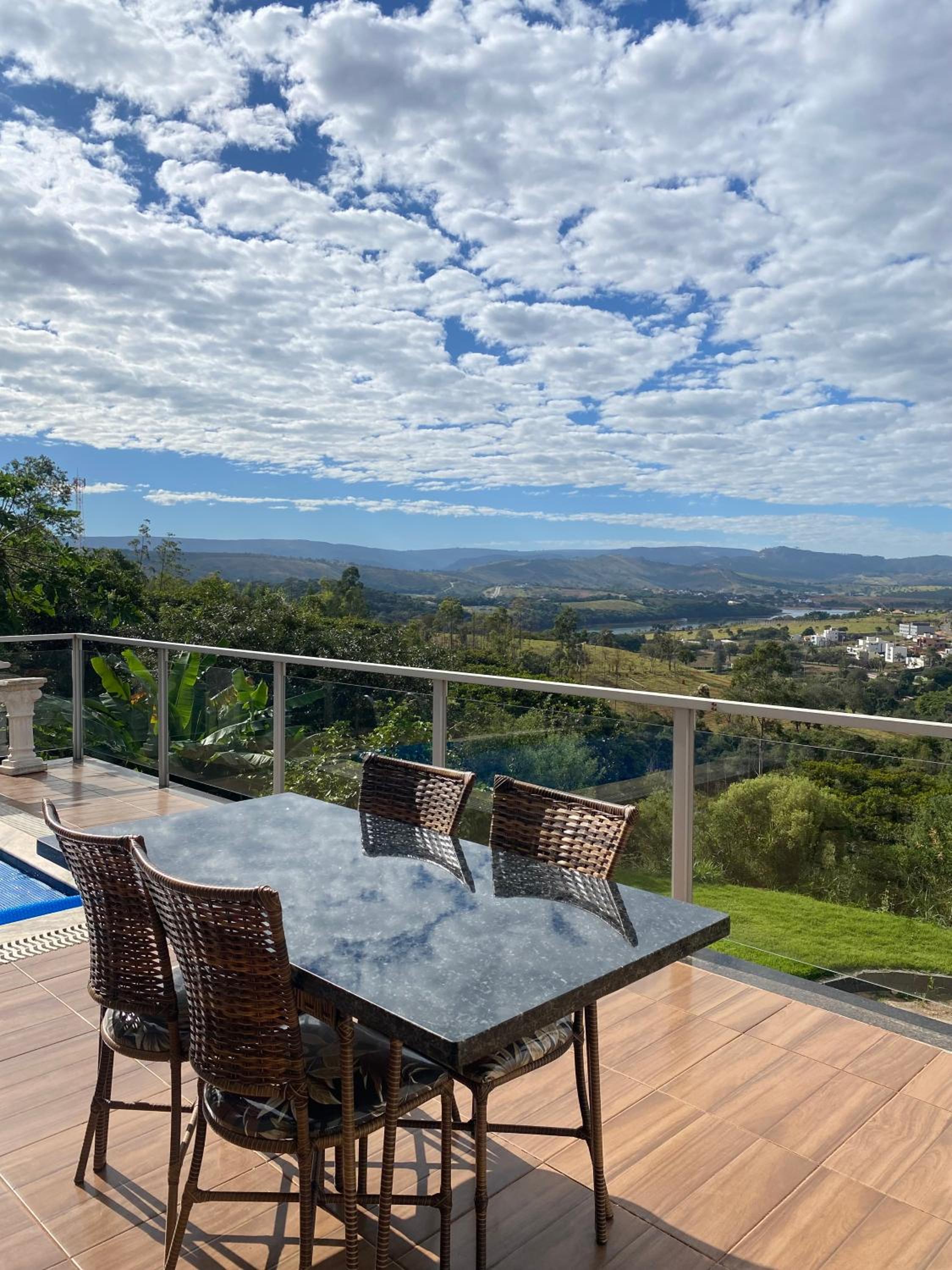 Casa Capitólio com Vista para Escarpas do Lago