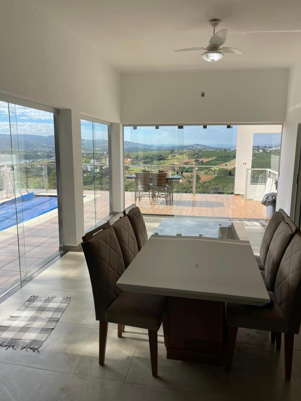 Casa Capitólio com Vista para Escarpas do Lago