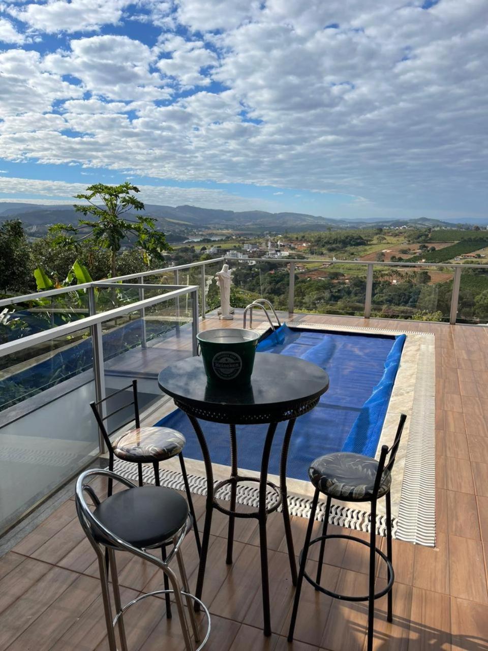Casa Capitólio com Vista para Escarpas do Lago