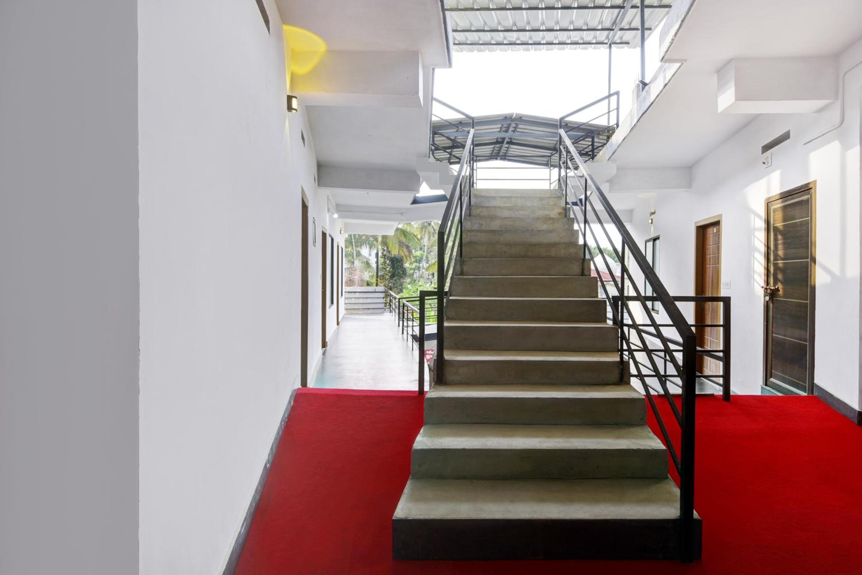 Hotel O Hill Way Rooms view 4