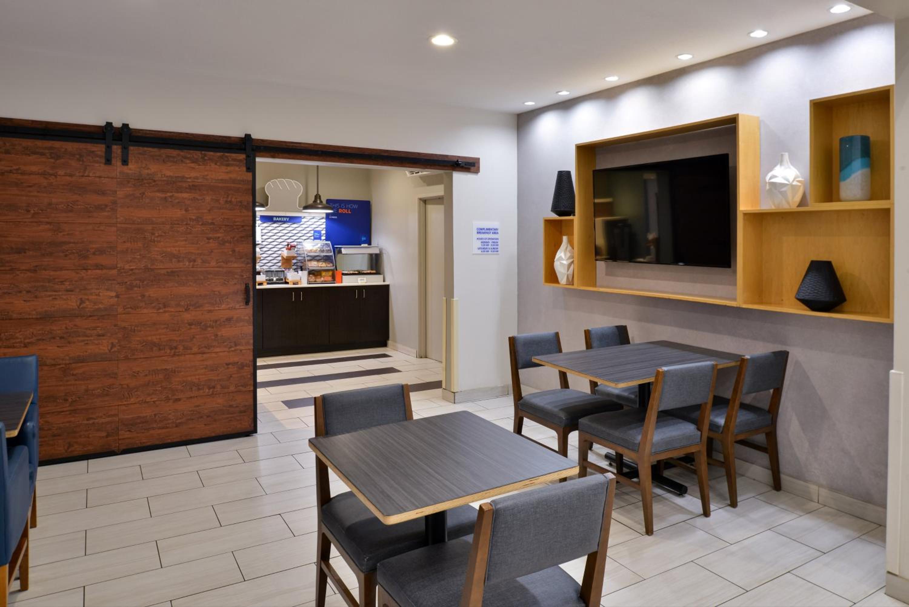 Farmington Vacations - Holiday Inn Express Hotel  Suites Farmington, an IHG Hotel - Property Image 49