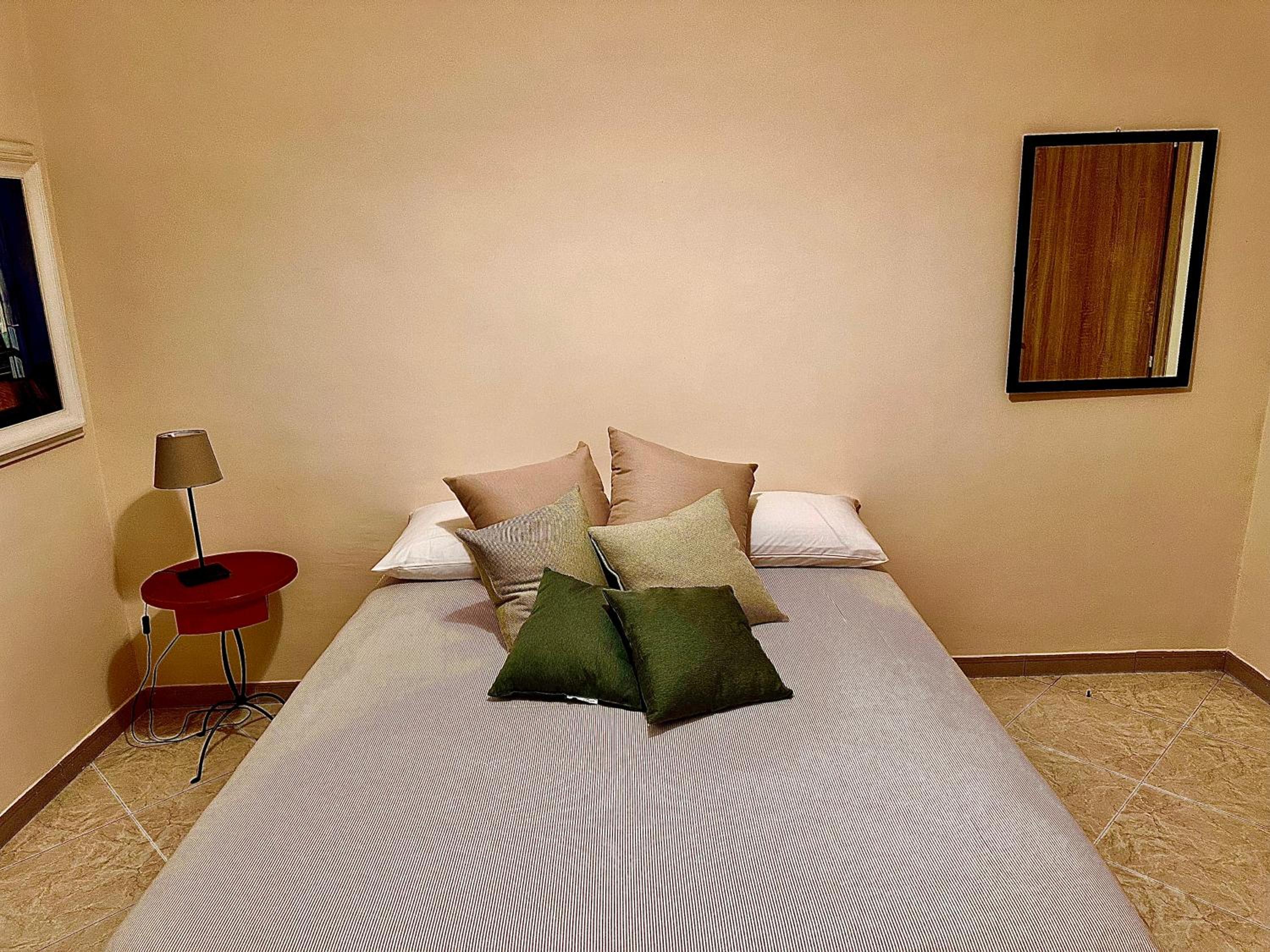 Spacious 130 sqm Luxury Apartment - 2 Bathrooms - Central Station & Old Town