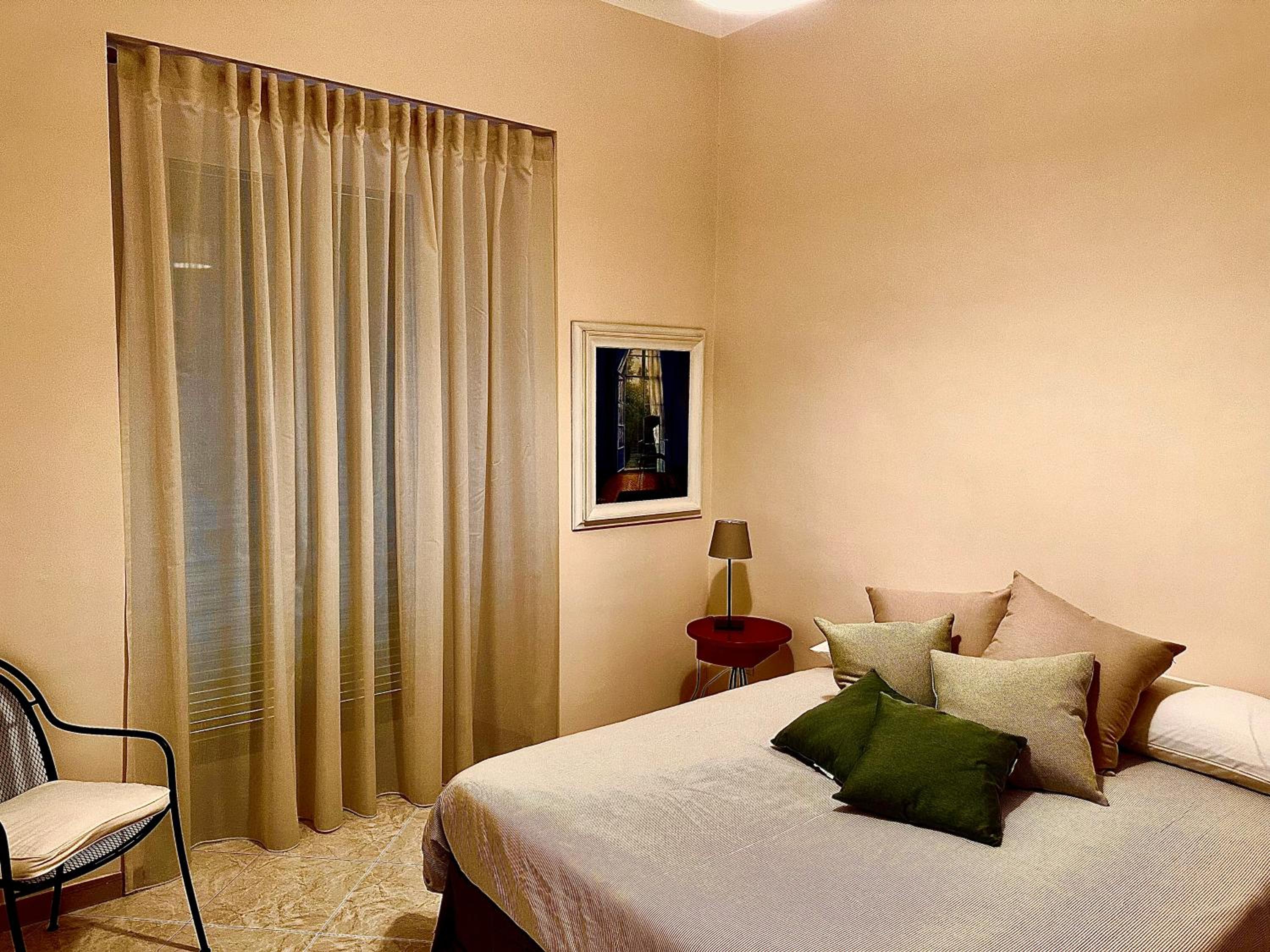 Spacious 130 sqm Luxury Apartment - 2 Bathrooms - Central Station & Old Town