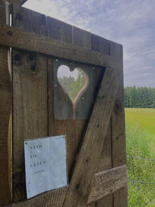 Dráždní domek na samotě u lesa