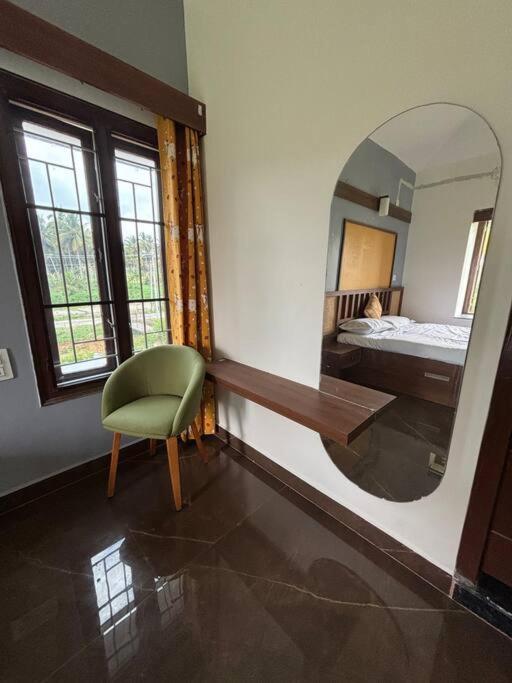 Honolu Farm stay, Luxury 4 room courtyard villa view 2