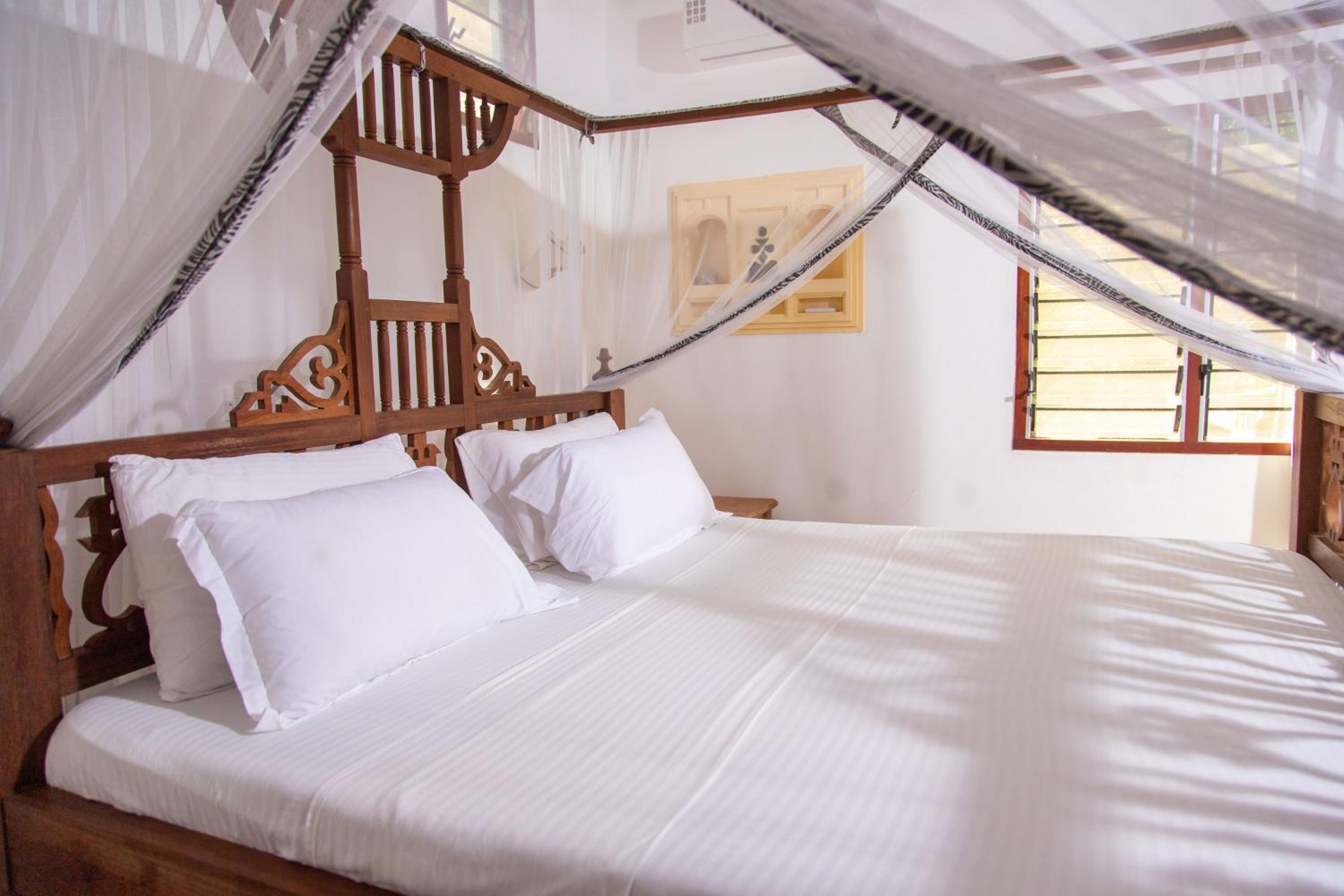 Secure Villa PundaMilia Sleeps 6 with Private Pool view 2