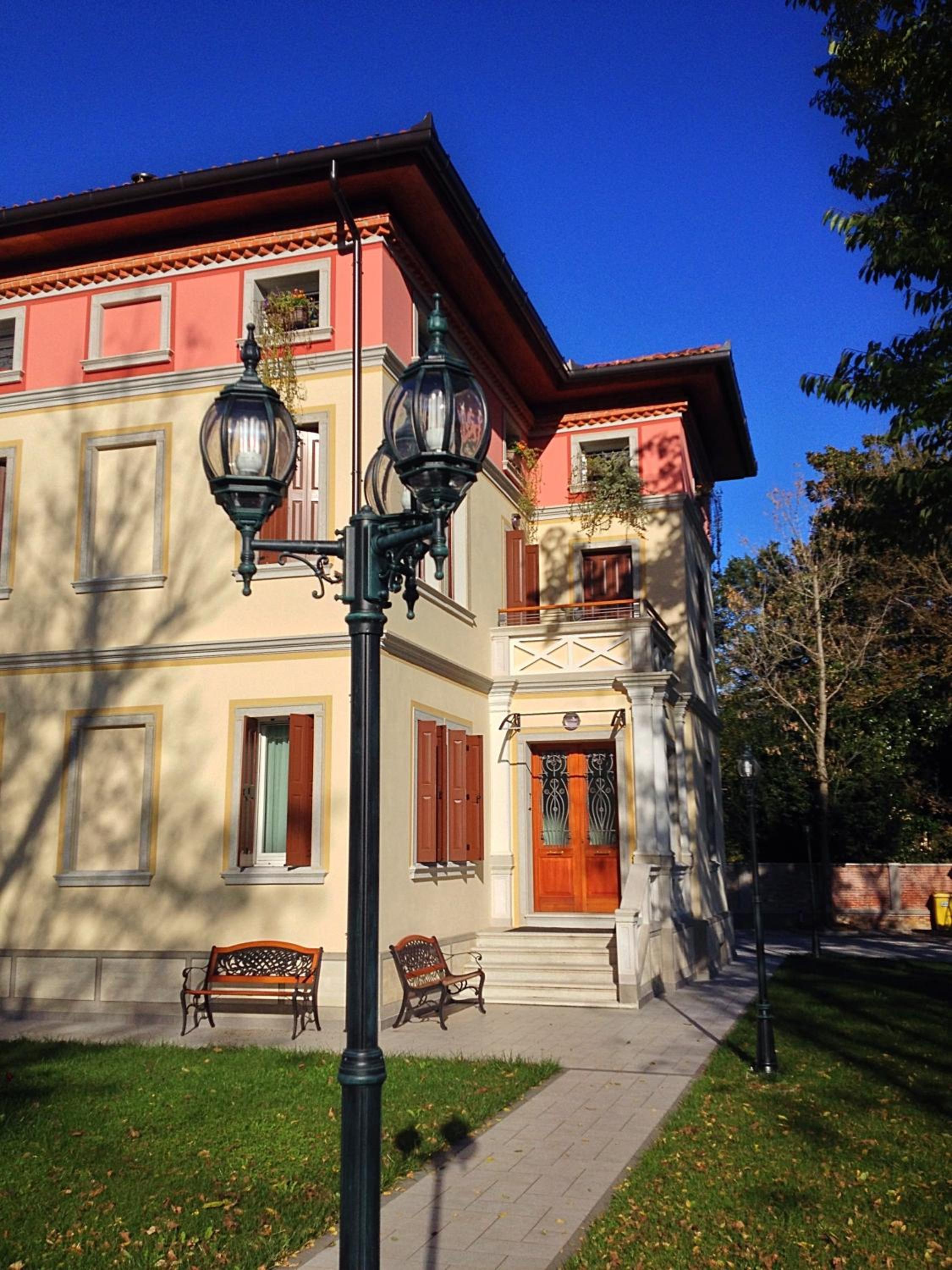 Villa delle Rose view 2