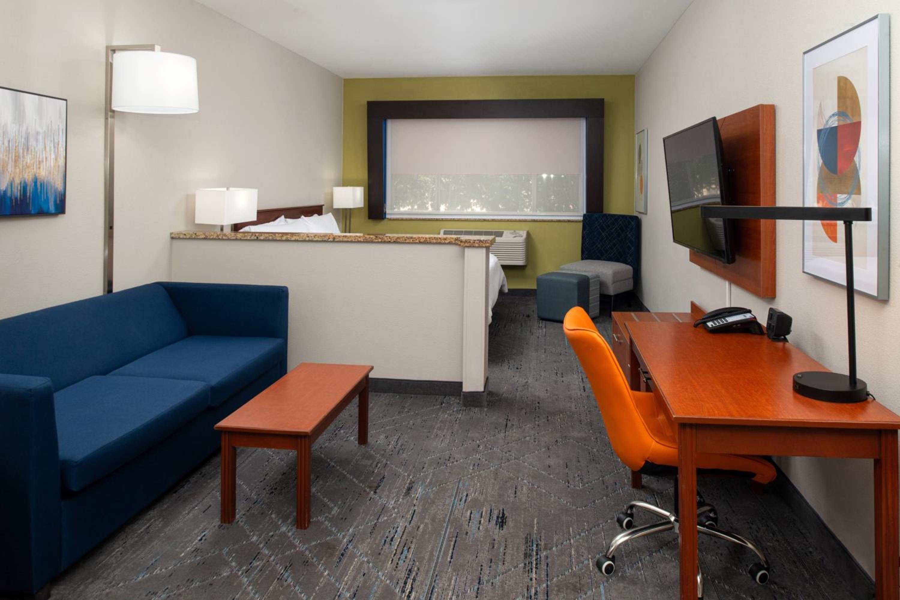Farmington Vacations - Holiday Inn Express Hotel  Suites Farmington, an IHG Hotel - Property Image 21