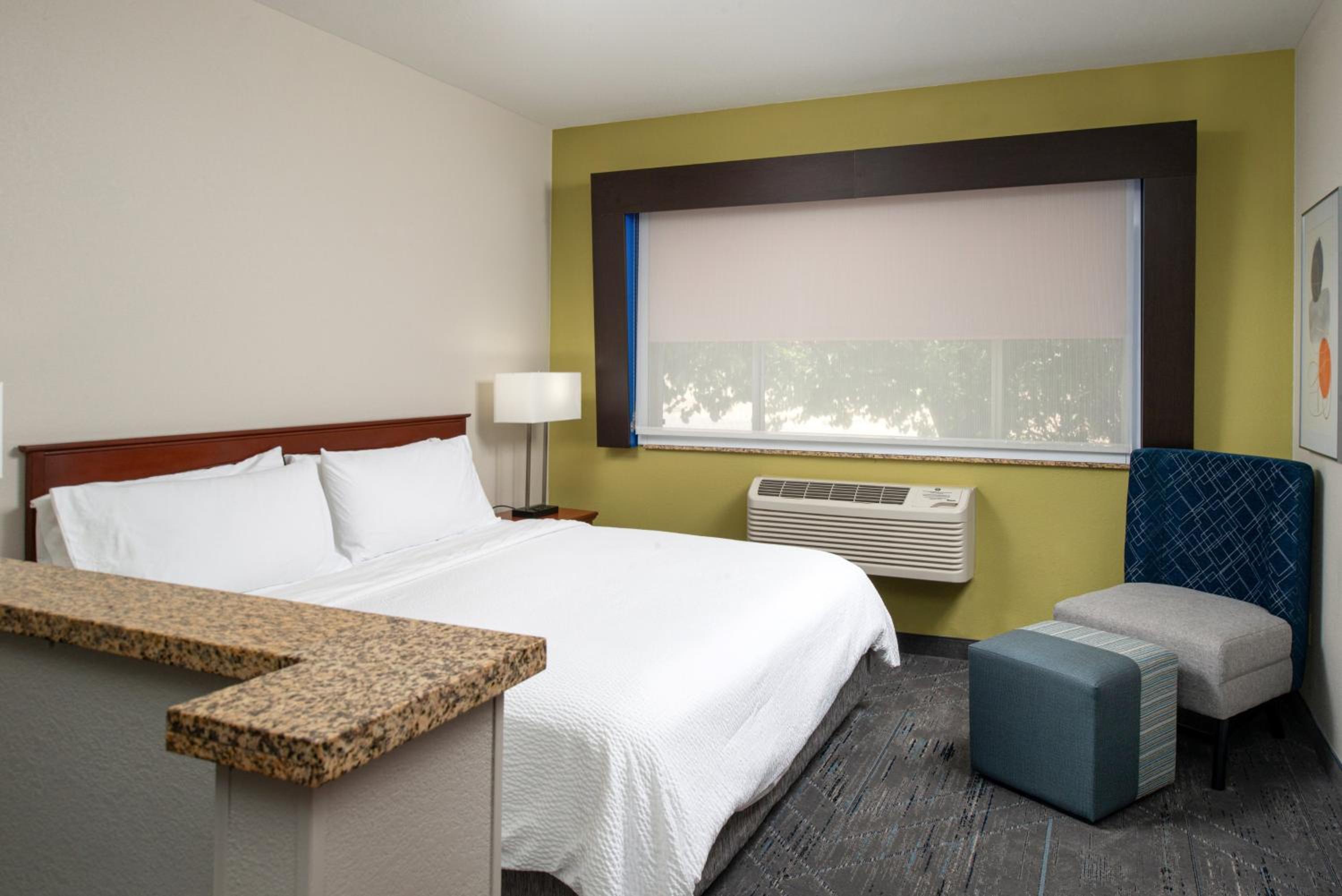 Farmington Vacations - Holiday Inn Express Hotel  Suites Farmington, an IHG Hotel - Property Image 24