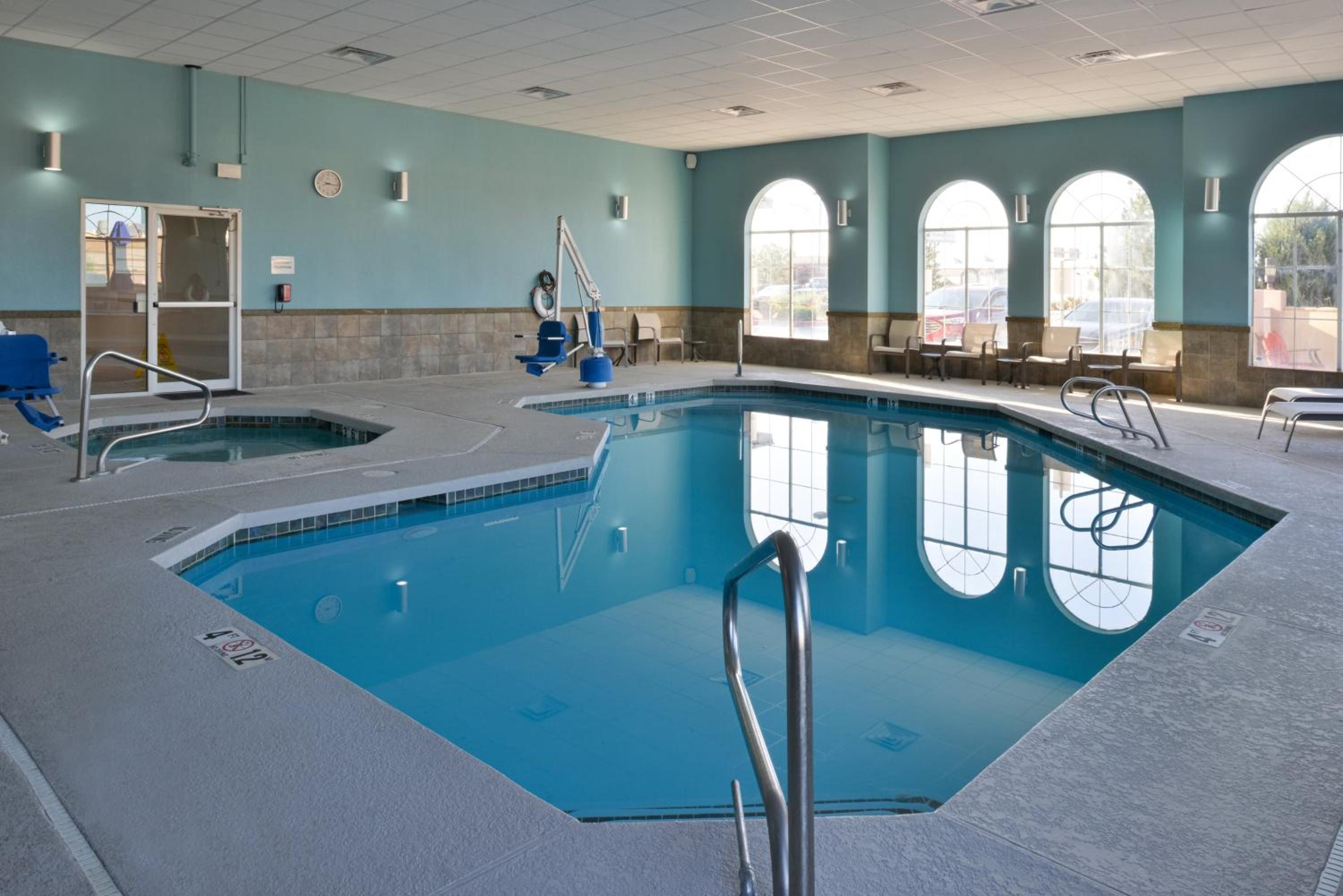 Farmington Vacations - Holiday Inn Express Hotel  Suites Farmington, an IHG Hotel - Property Image 9