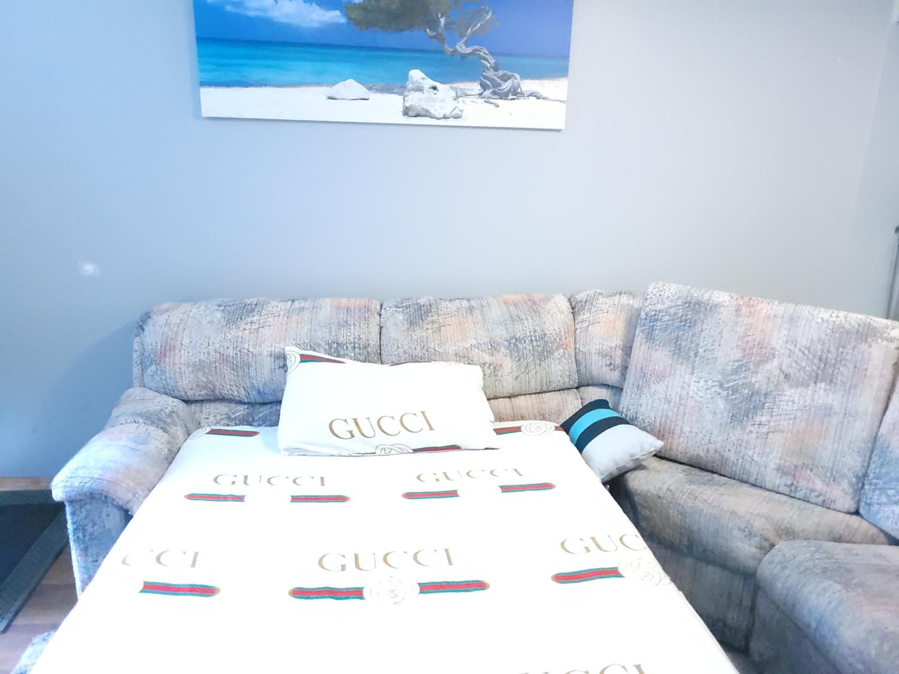 Cozy 2-Bedroom Basement Suite Retreat Calgary