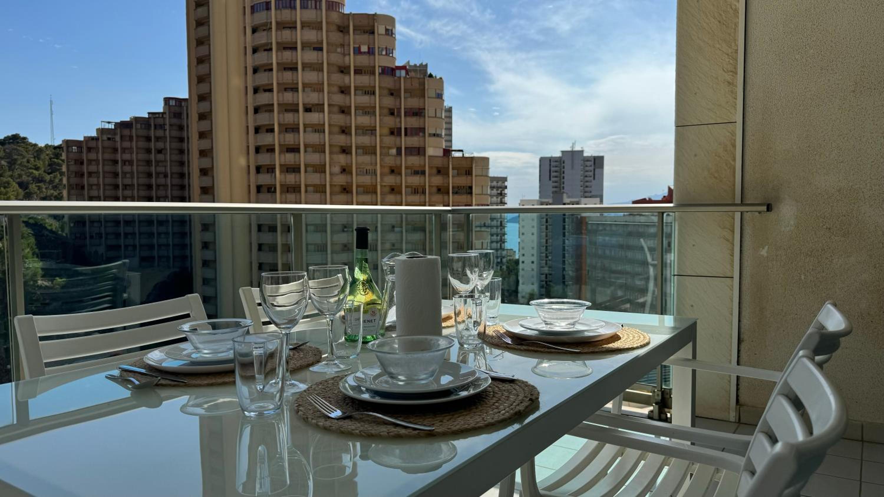 Skyline 2 Gran terraza privada y vistas a la piscina