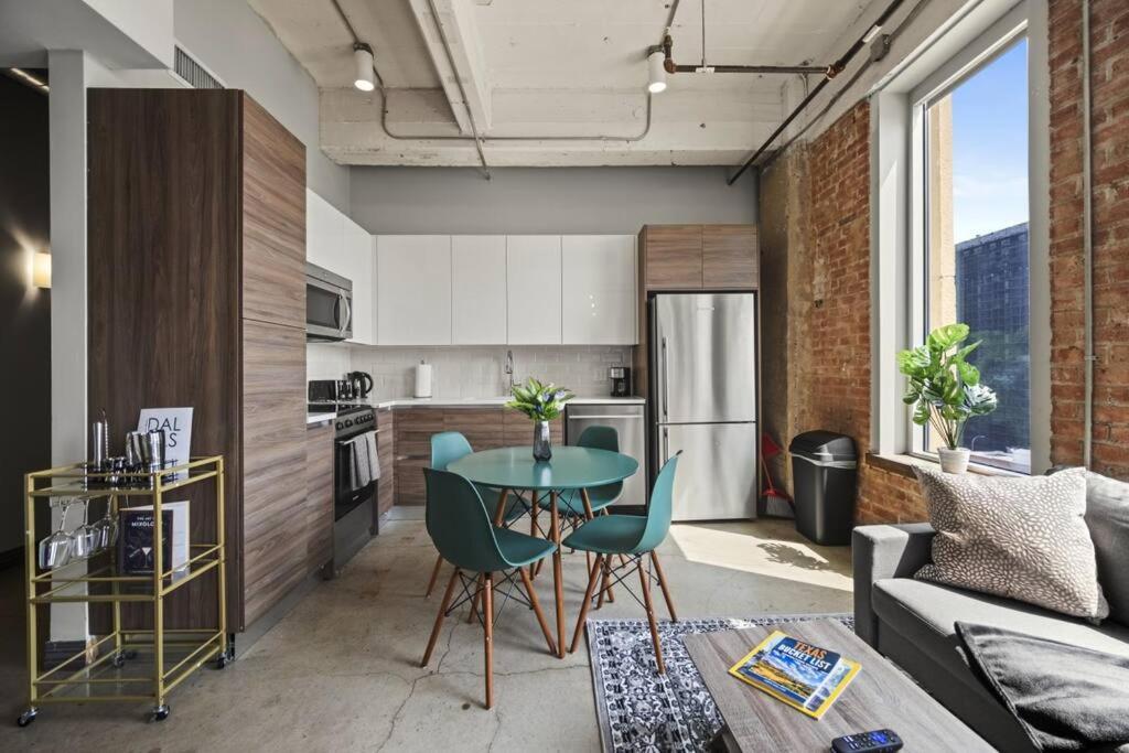 Dallas Downtown Stay with Pool, Theater & Game Room view 5