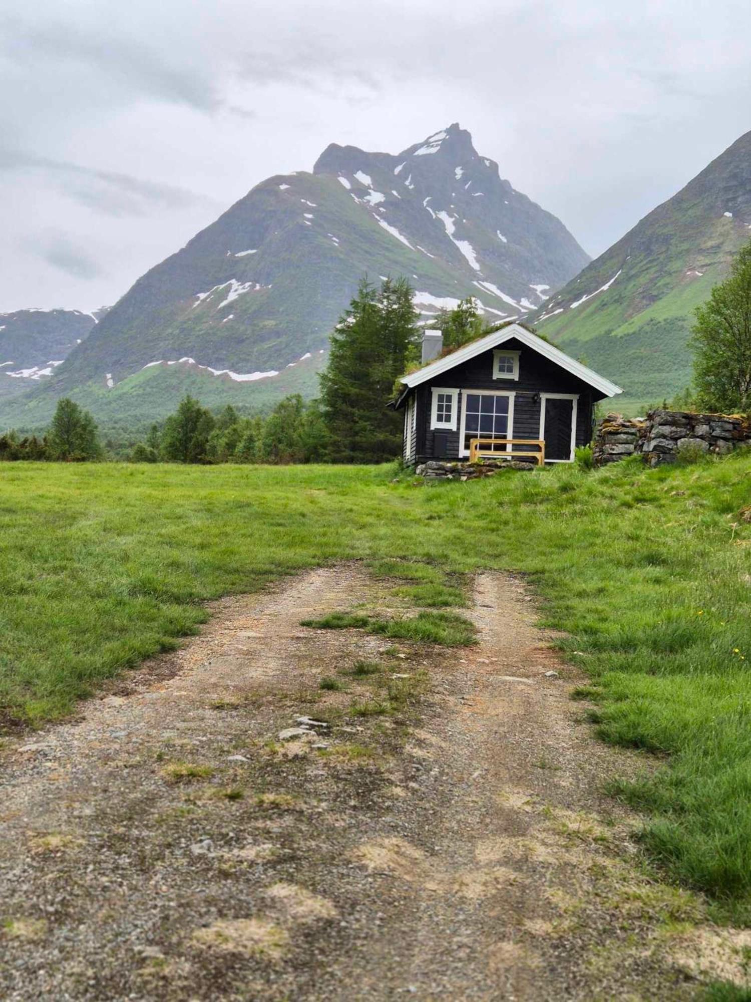Hytta på Kvia, Rognestøyldalen - Sæbø