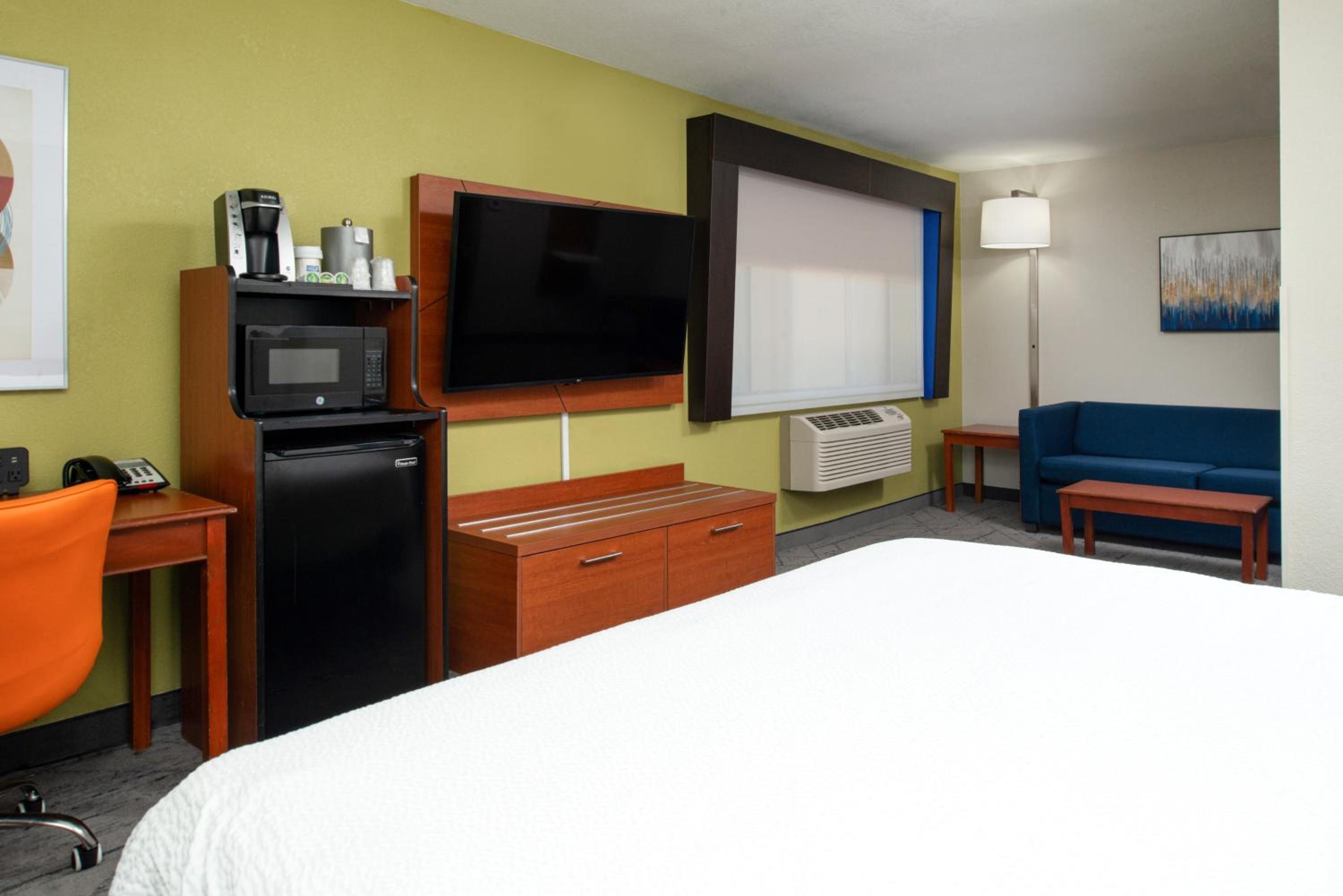 Farmington Vacations - Holiday Inn Express Hotel  Suites Farmington, an IHG Hotel - Property Image 65