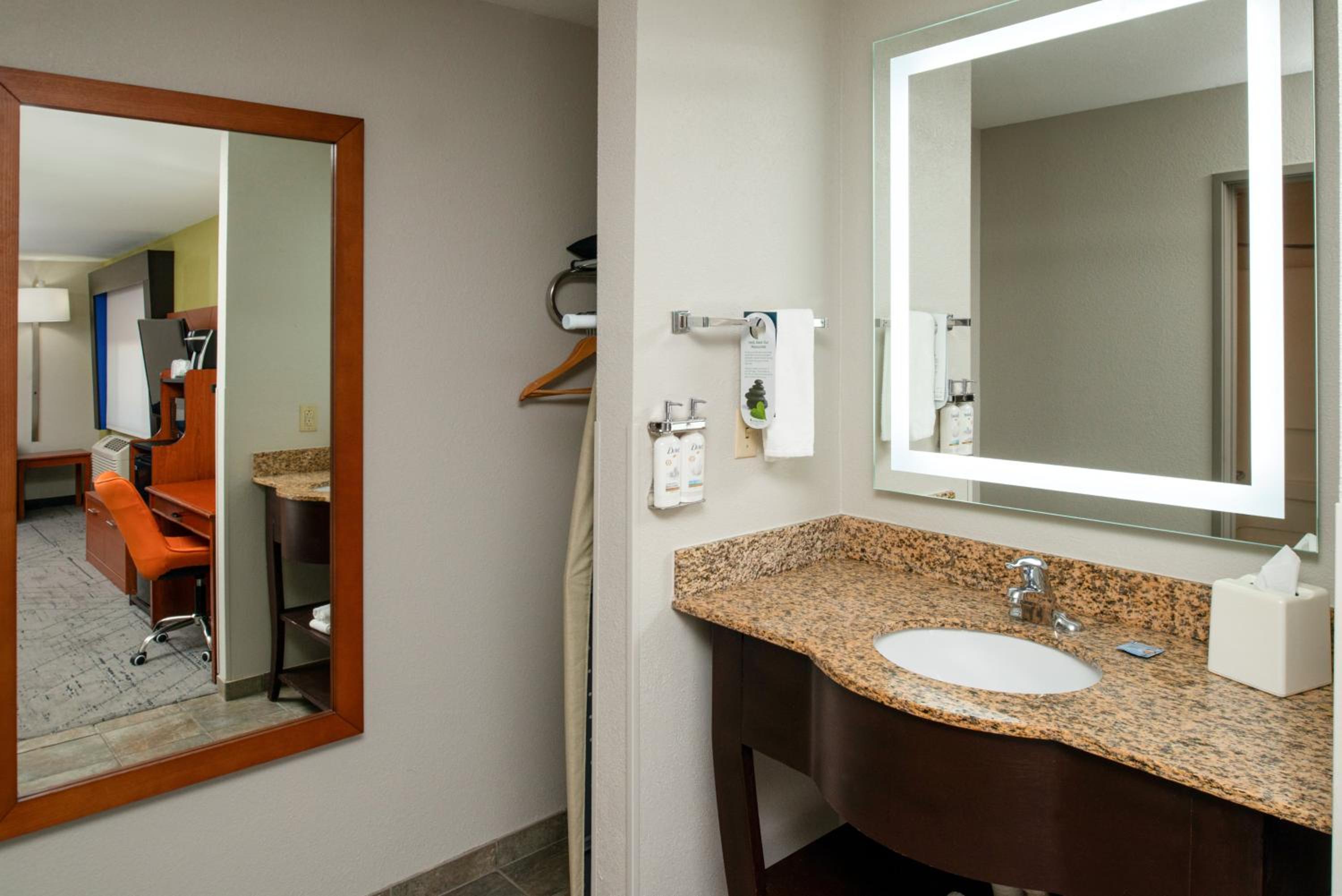 Farmington Vacations - Holiday Inn Express Hotel  Suites Farmington, an IHG Hotel - Property Image 5