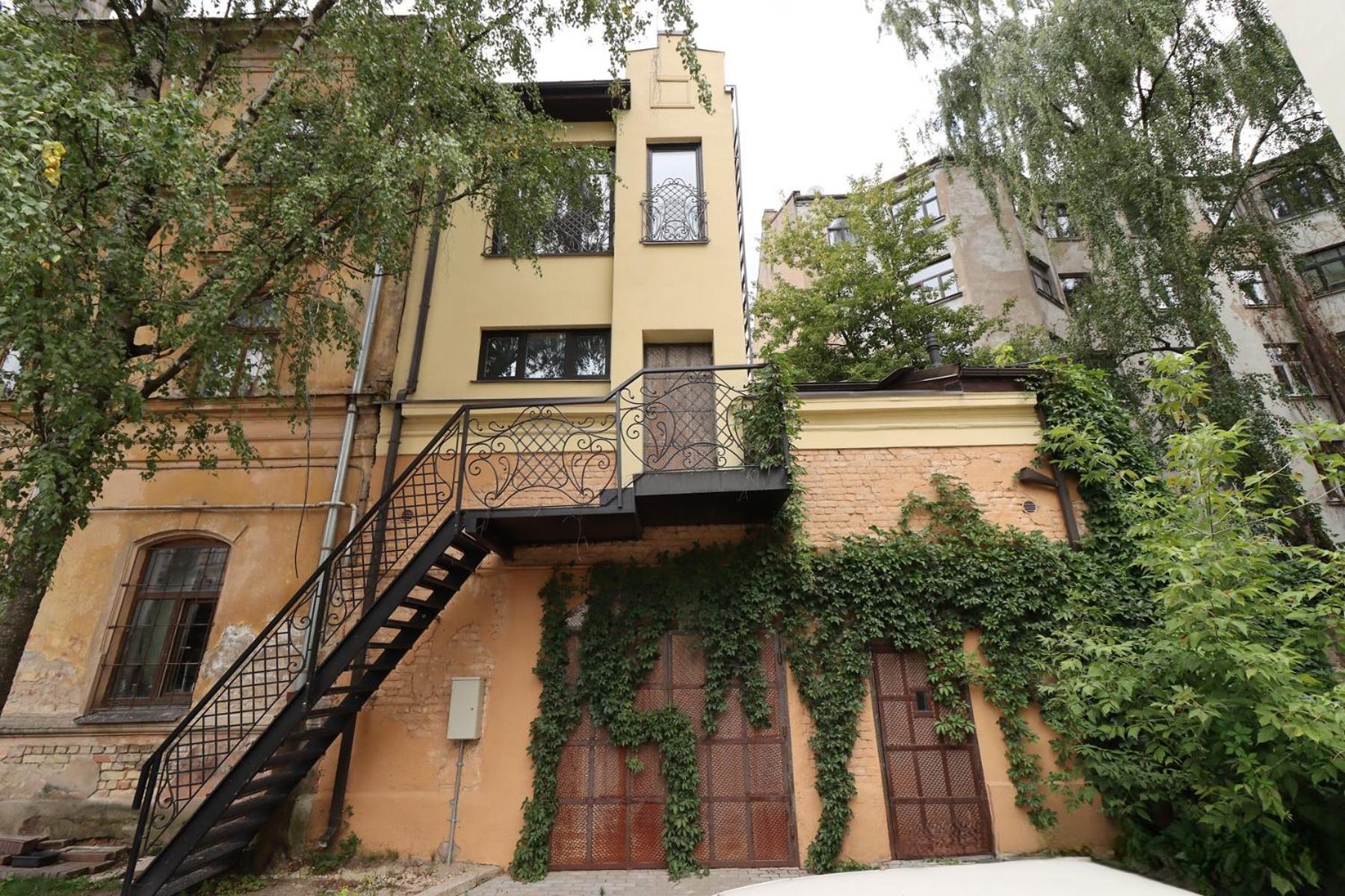 Hotel Ernests' unique townhouse with sauna, hot tub and free parking - Image 1