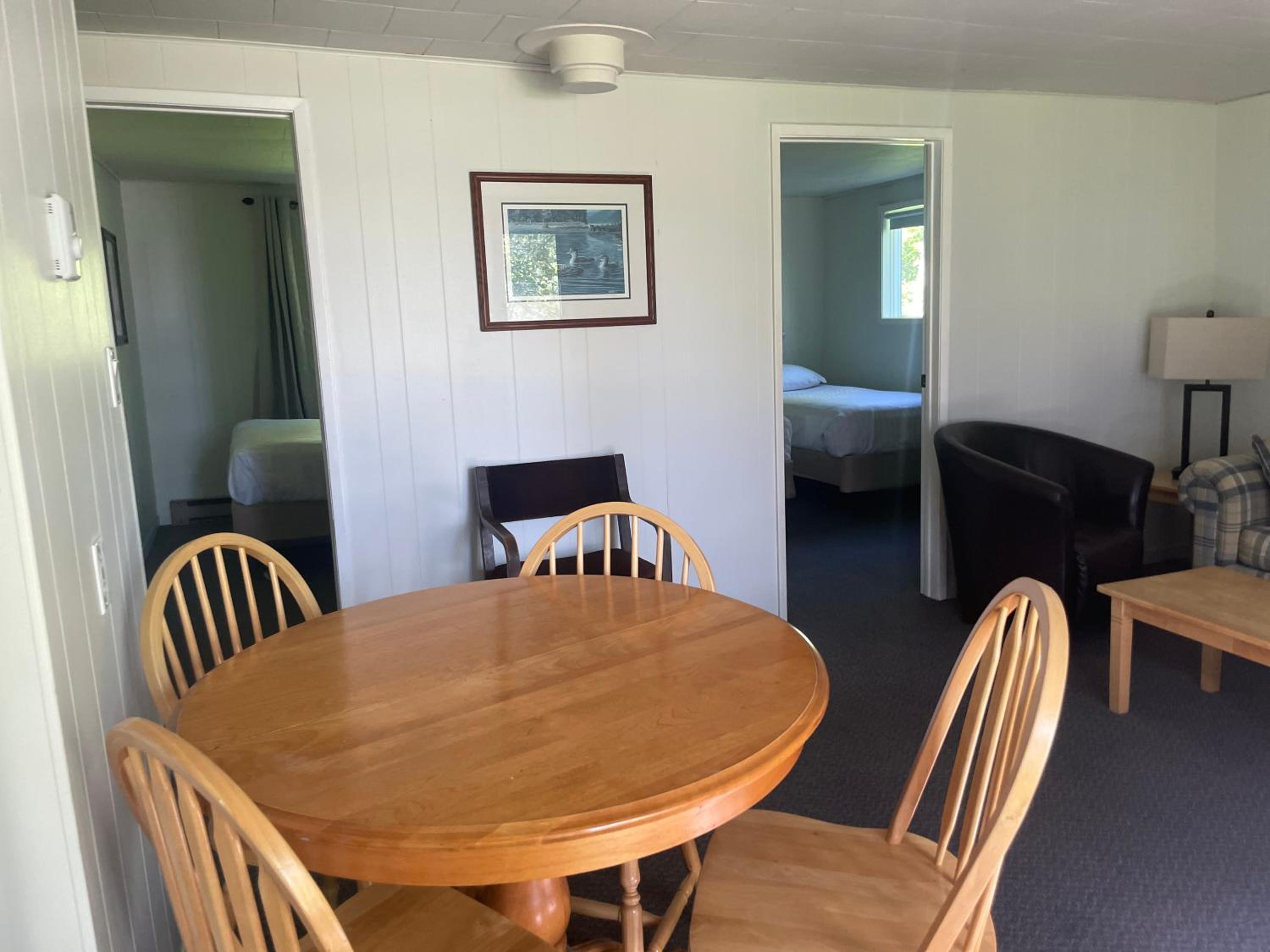 Colonial Bay Motel and Cottages