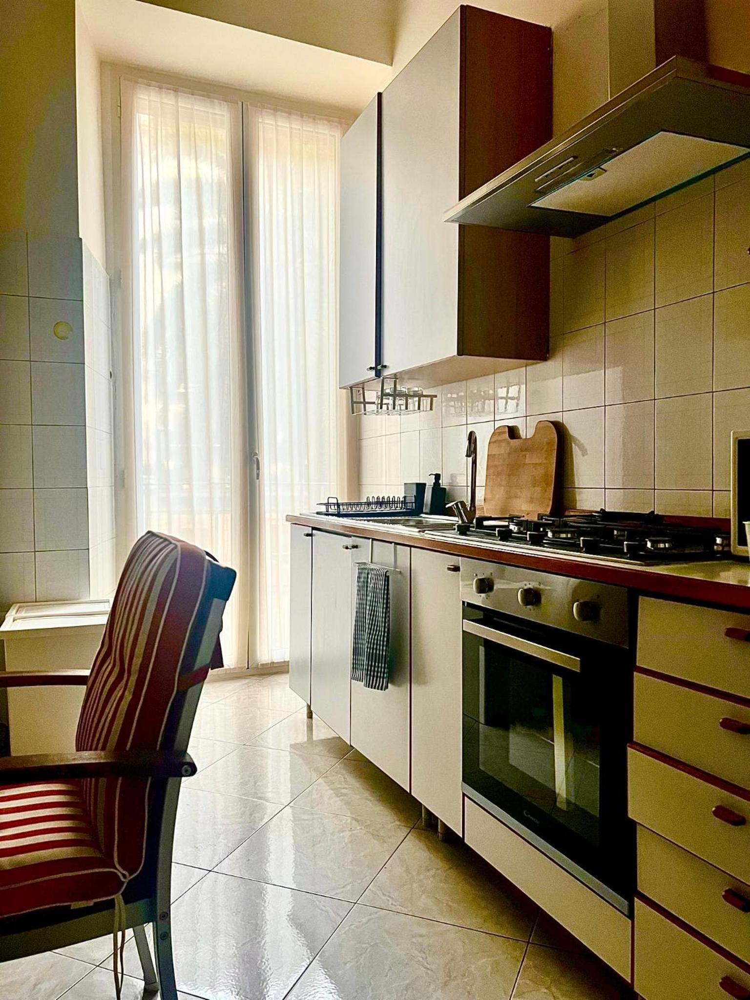 Spacious 130 sqm Luxury Apartment - 2 Bathrooms - Central Station & Old Town