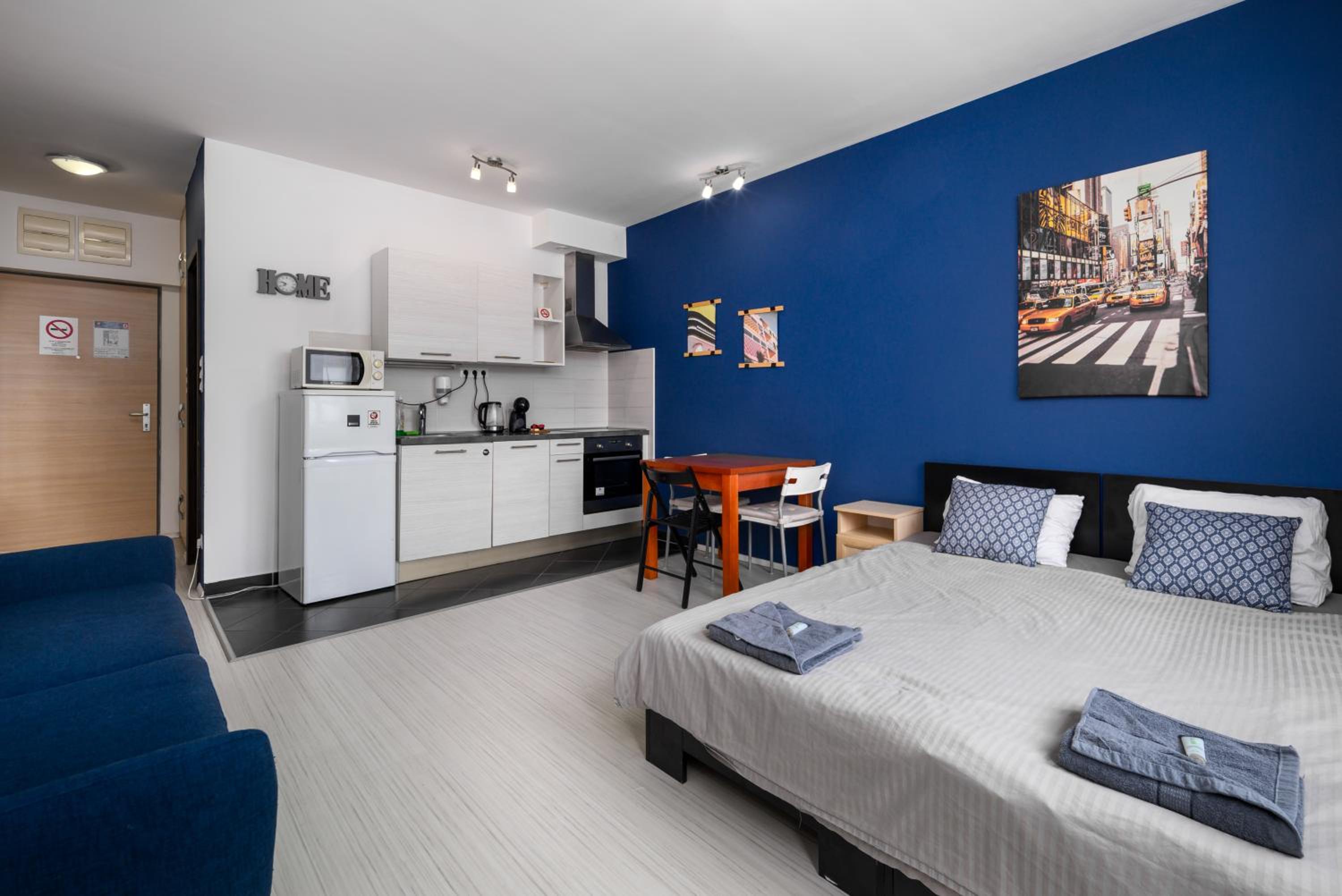 Sun Resort Residential Suite-Free Parking Garage same building view 4