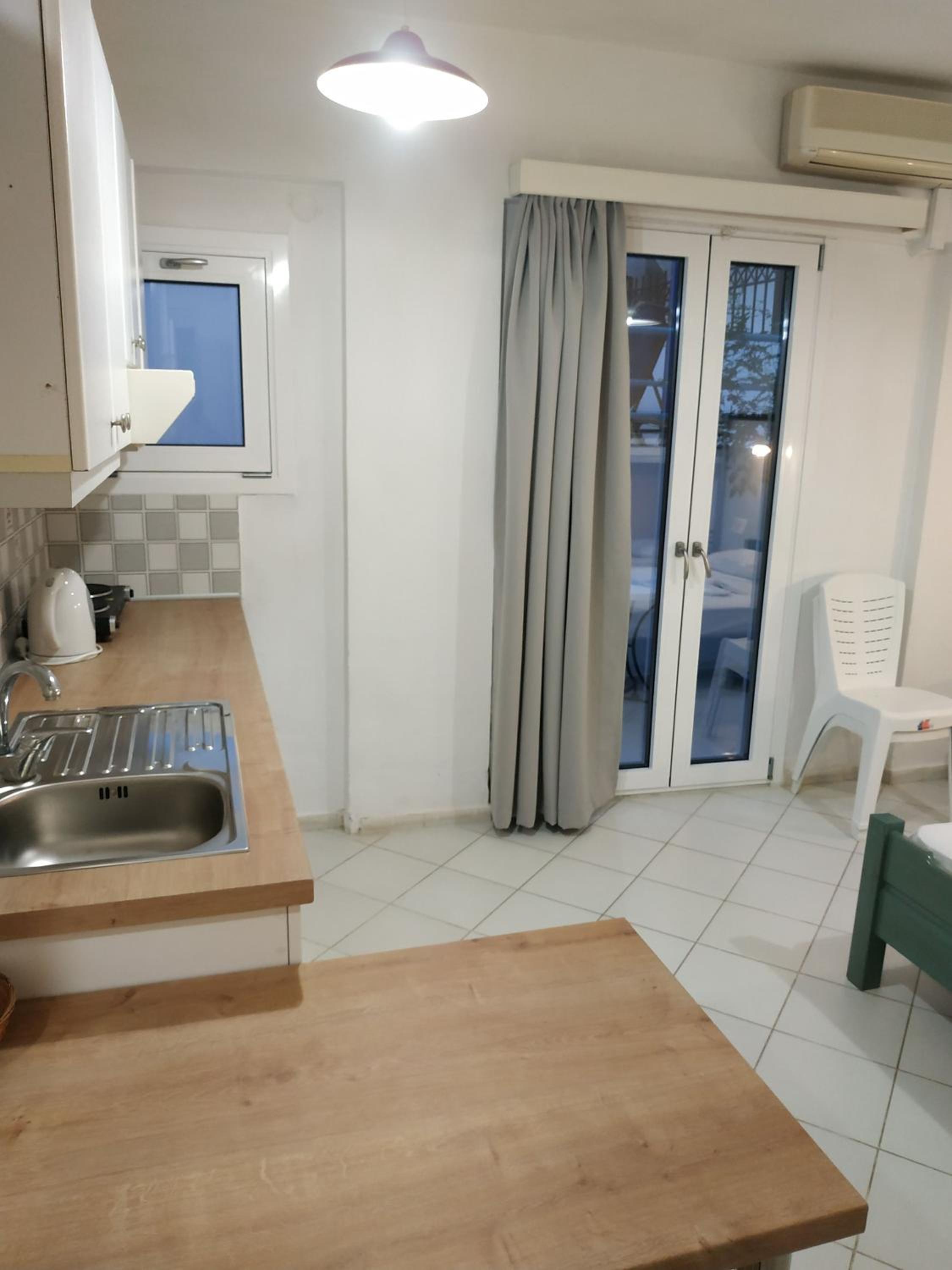 Renia Studio-apartments-studio