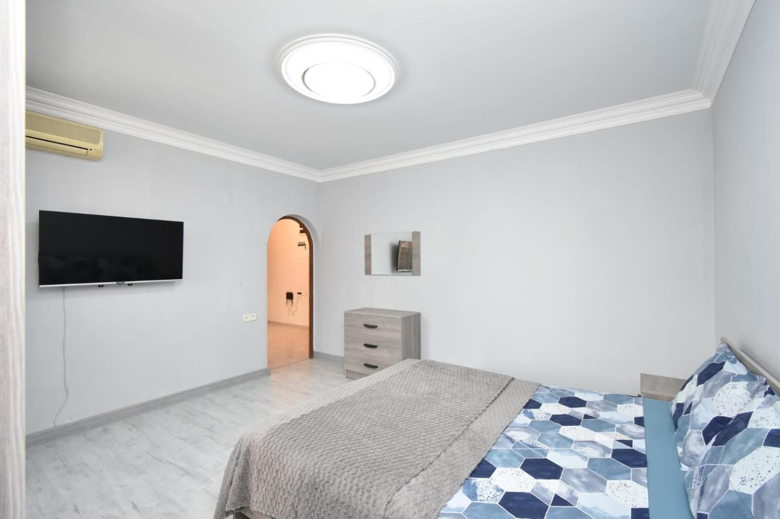 LUXURY Spacious apartment ON Saryan Street.Centre