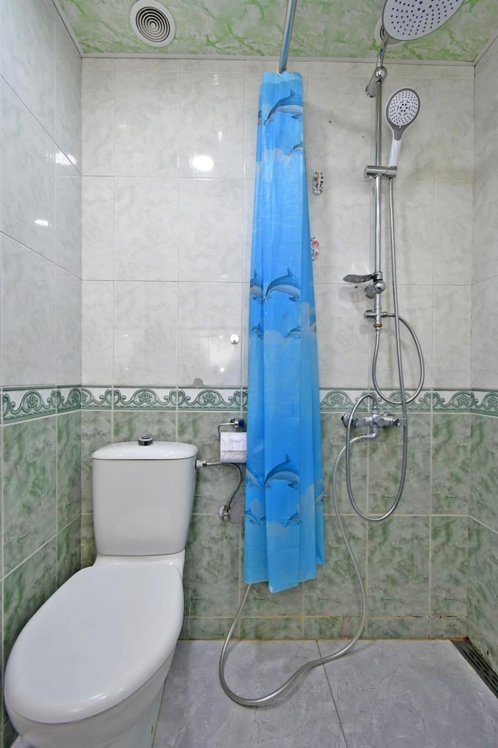 LUXURY Spacious apartment ON Saryan Street.Centre