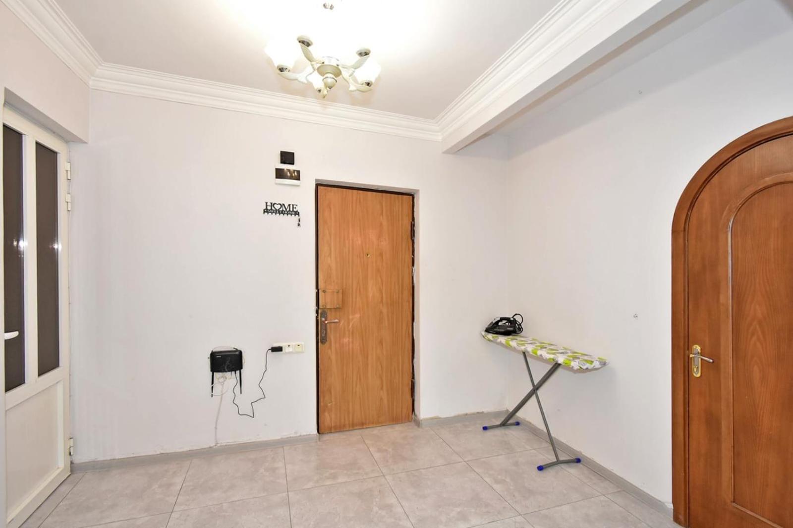 LUXURY Spacious apartment ON Saryan Street.Centre