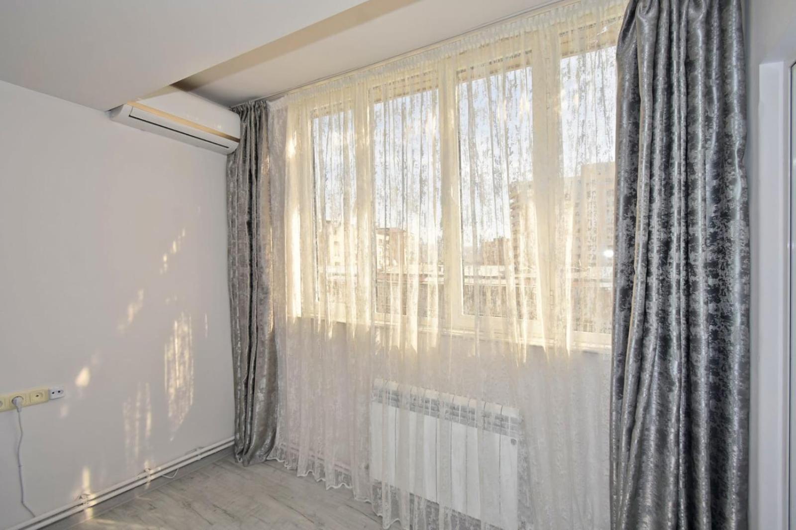 LUXURY Spacious apartment ON Saryan Street.Centre