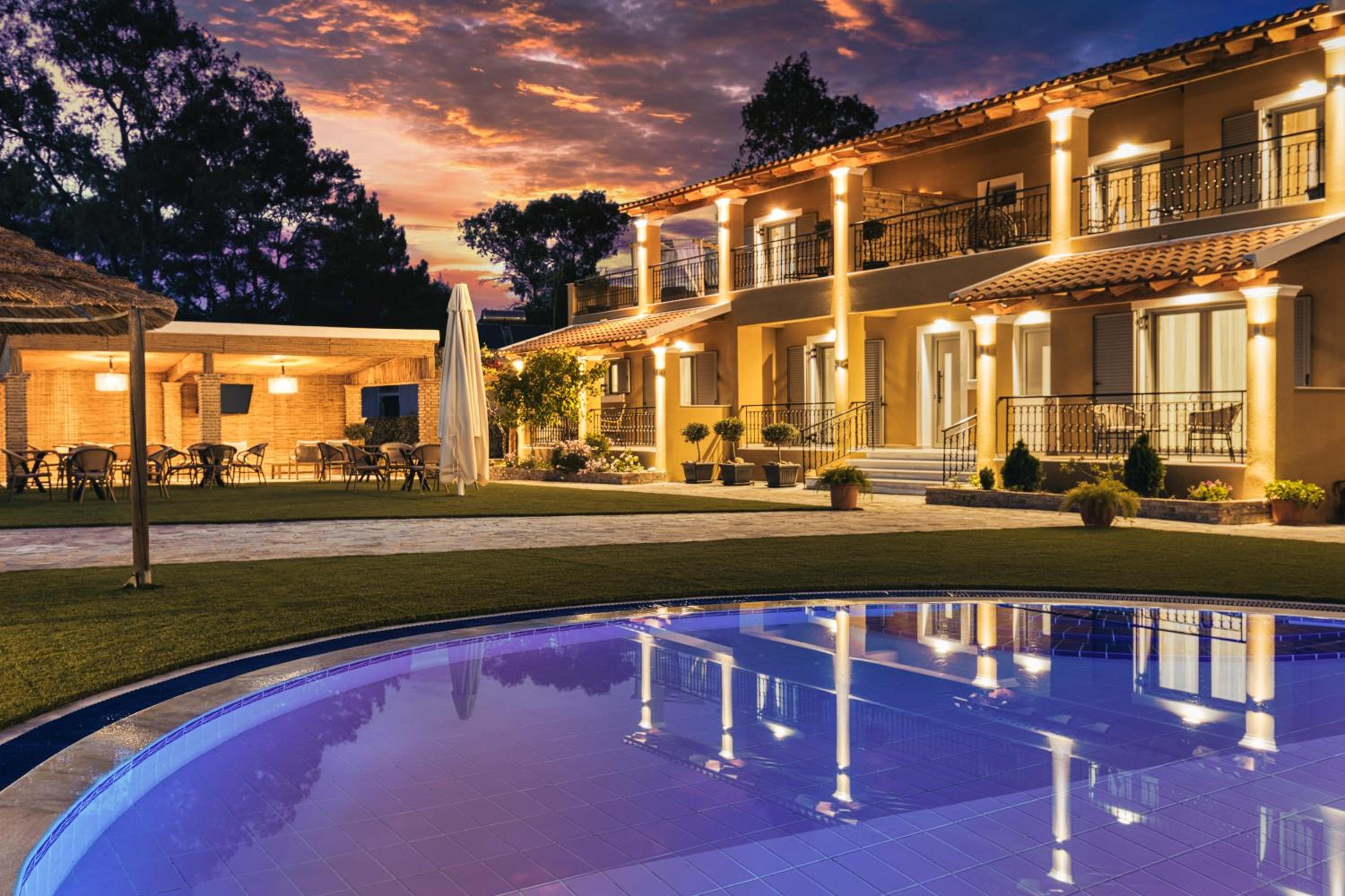 Comissa Luxury Suites photo 4