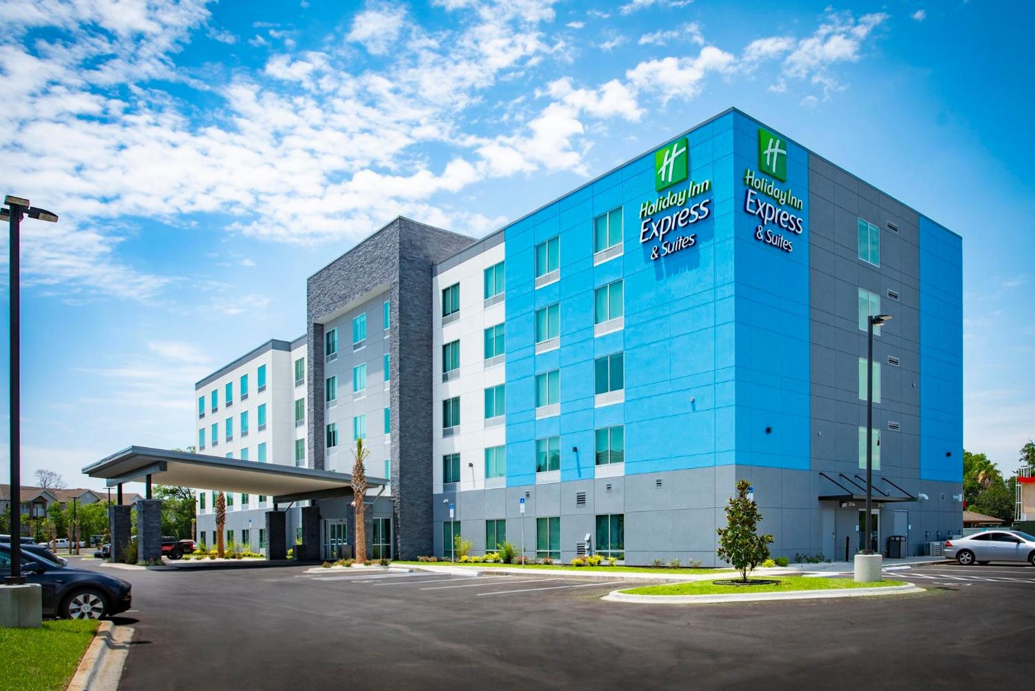 Hotel Holiday Inn Express & Suites Pensacola Airport North – I-10, an IHG Hotel - Image 1