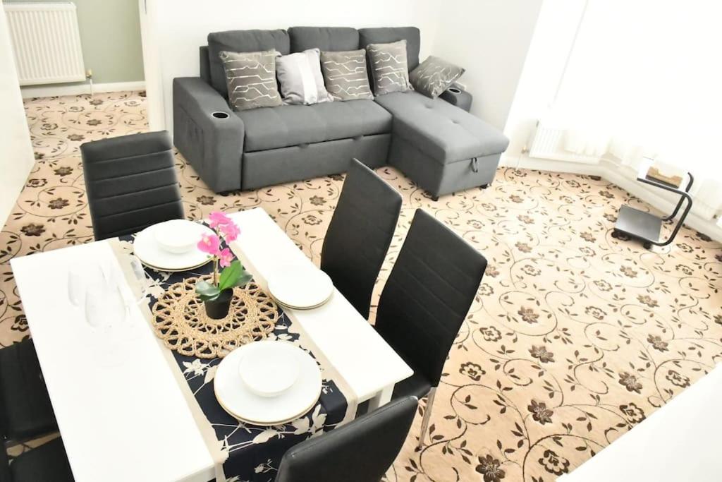 Spacious 3BR London Apartment Near Notting Hill