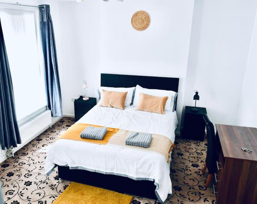 Spacious 3BR London Apartment Near Notting Hill