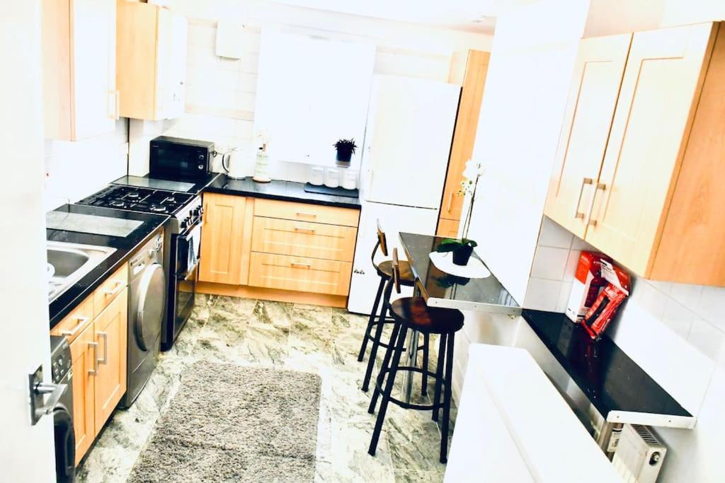 Spacious 3BR London Apartment Near Notting Hill
