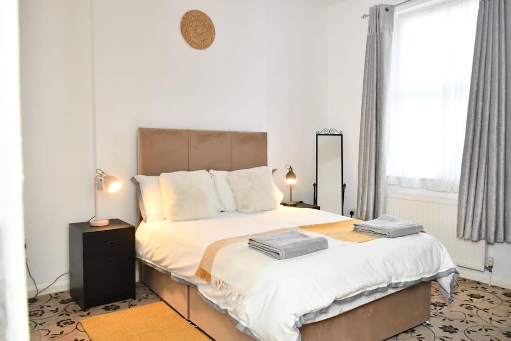 Spacious 3BR London Apartment Near Notting Hill