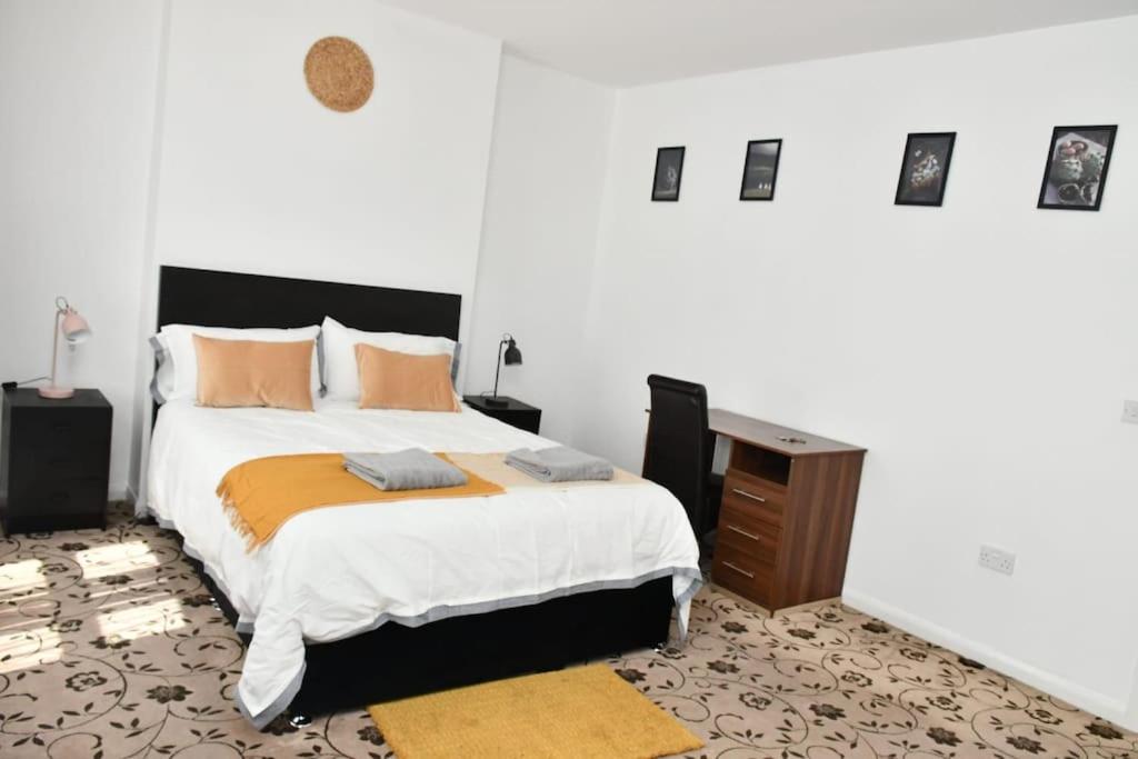 Spacious 3BR London Apartment Near Notting Hill