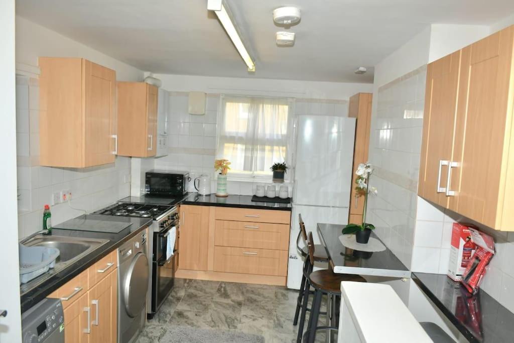 Spacious 3BR London Apartment Near Notting Hill
