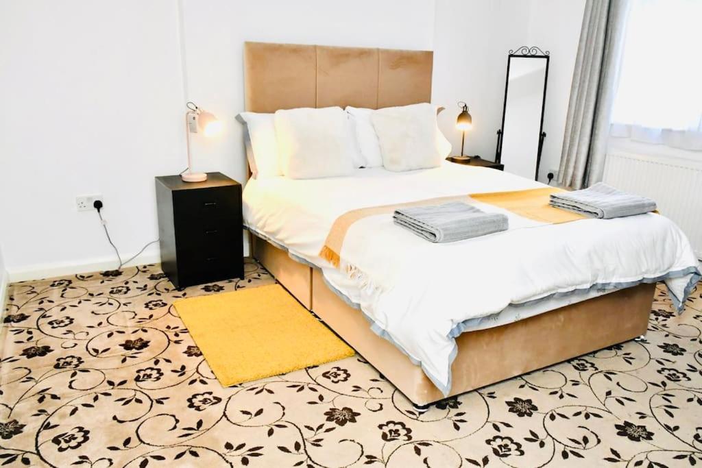 Spacious 3BR London Apartment Near Notting Hill