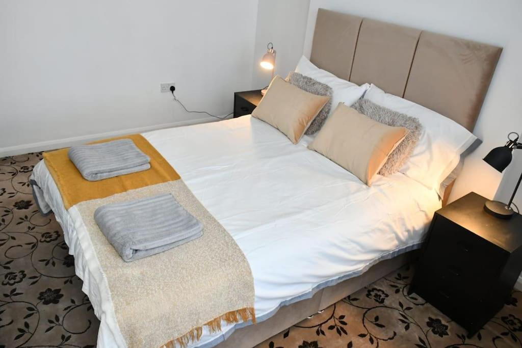 Spacious 3BR London Apartment Near Notting Hill