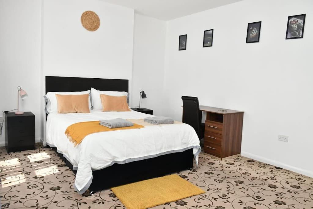 Spacious 3BR London Apartment Near Notting Hill