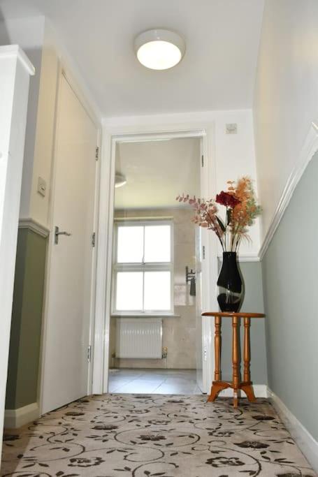 Spacious 3BR London Apartment Near Notting Hill